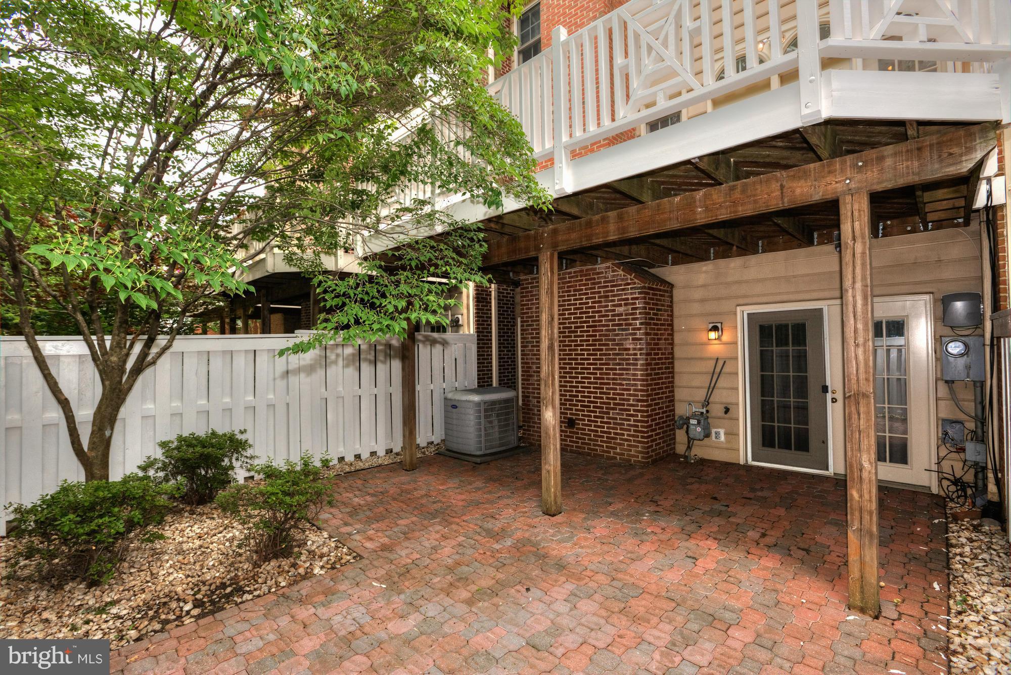 COURTHOUSE WOODS - Residential