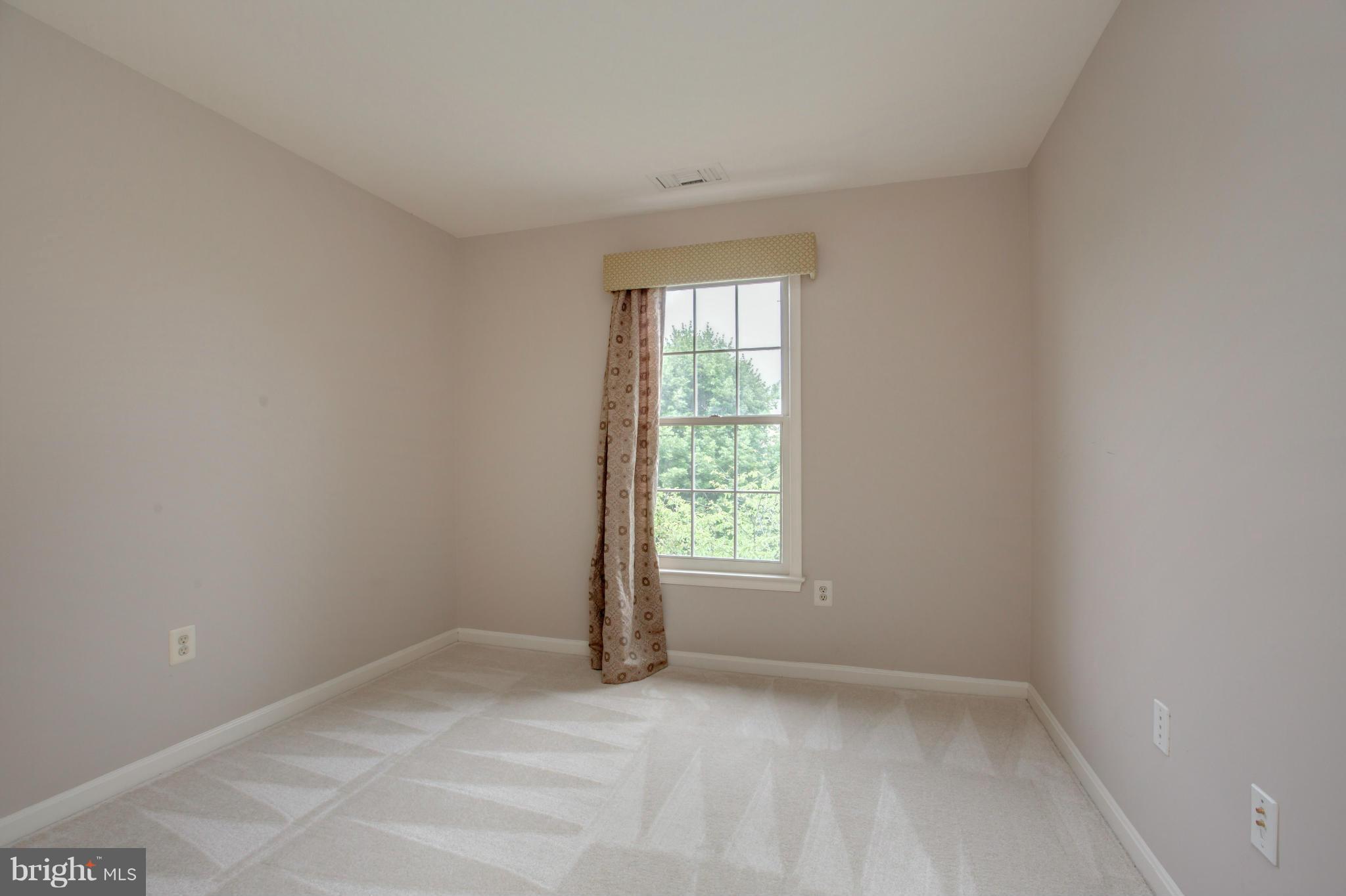 COURTHOUSE WOODS - Residential