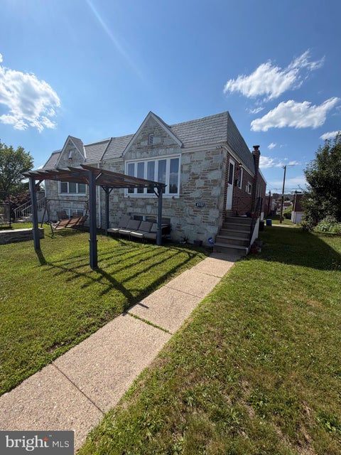Townhouse For Rent - 8902 Blue Grass Road<br/> Philadelphia County, PHILADELPHIA, PA 19152