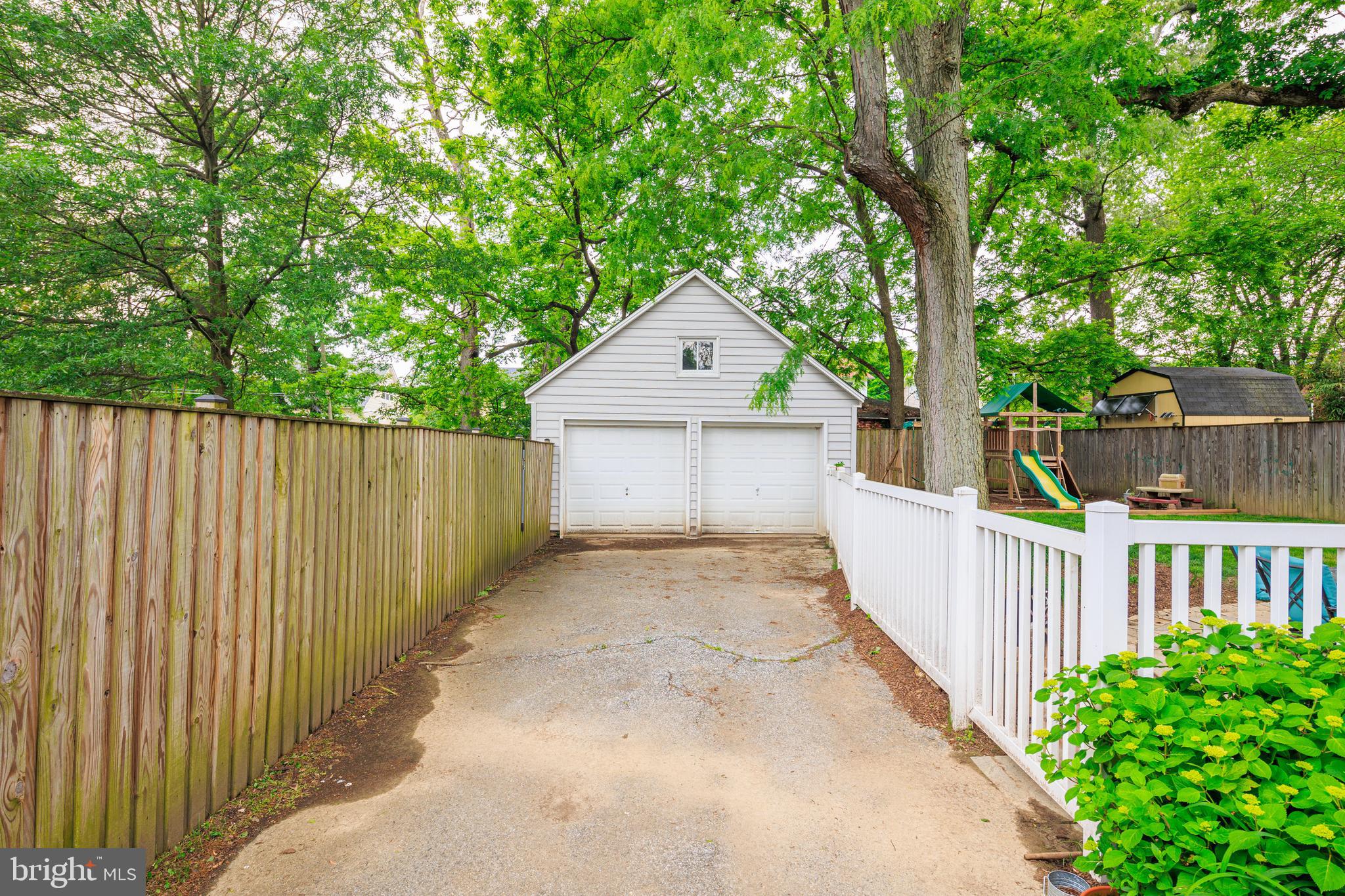 LAKE EVESHAM - Residential Lease