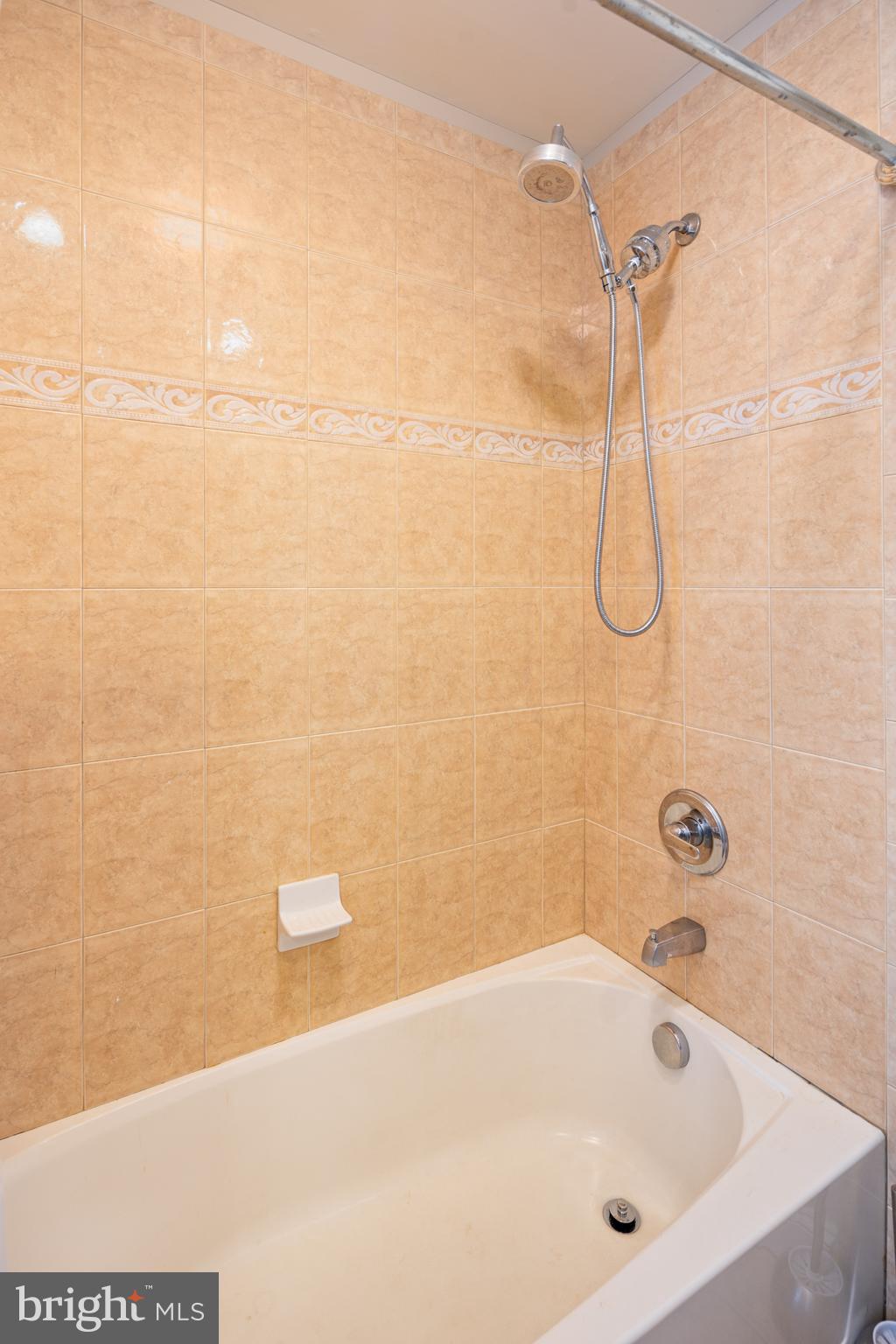 LAKE EVESHAM - Residential Lease