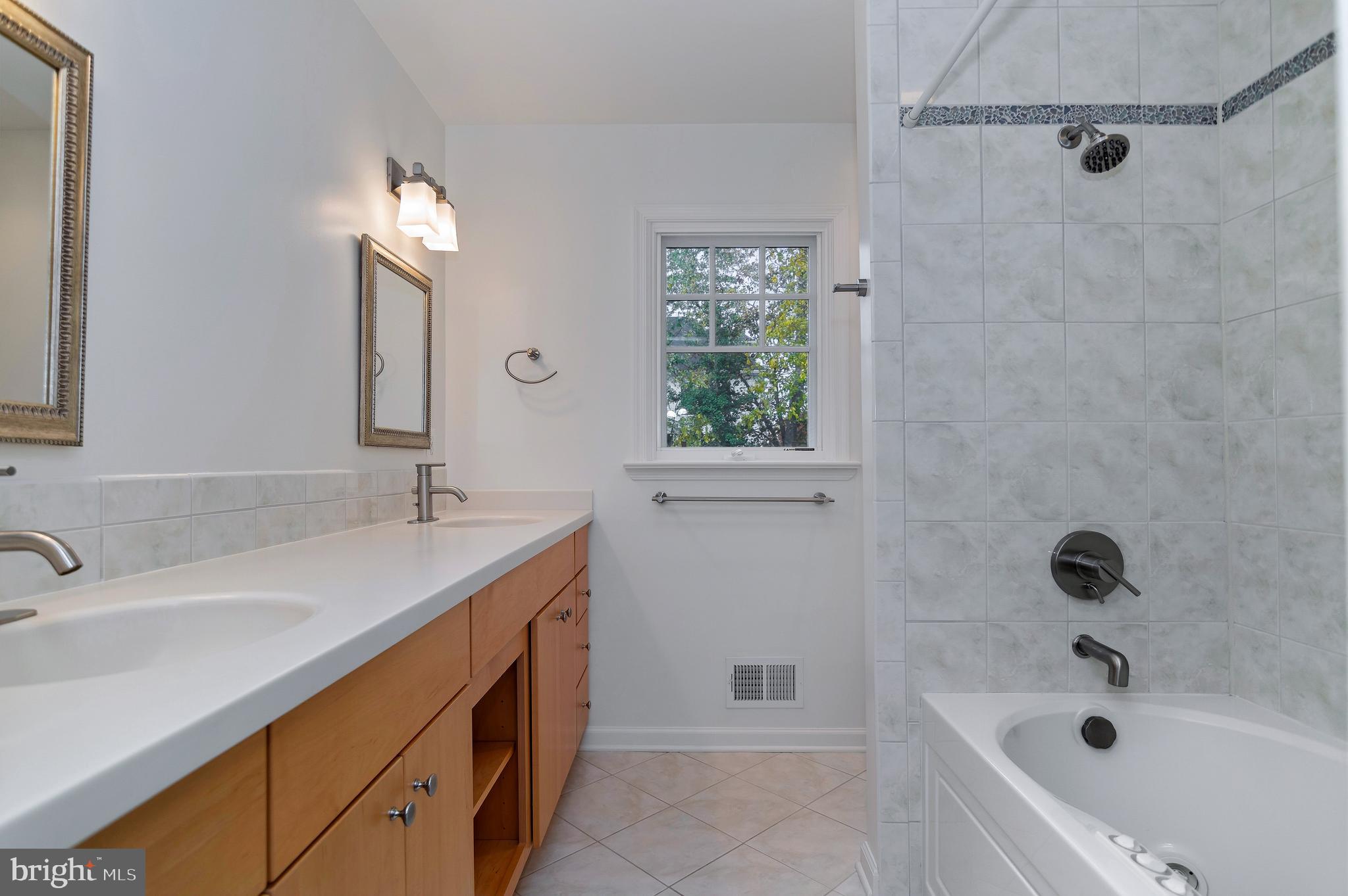 ARLINGTON - Residential Lease