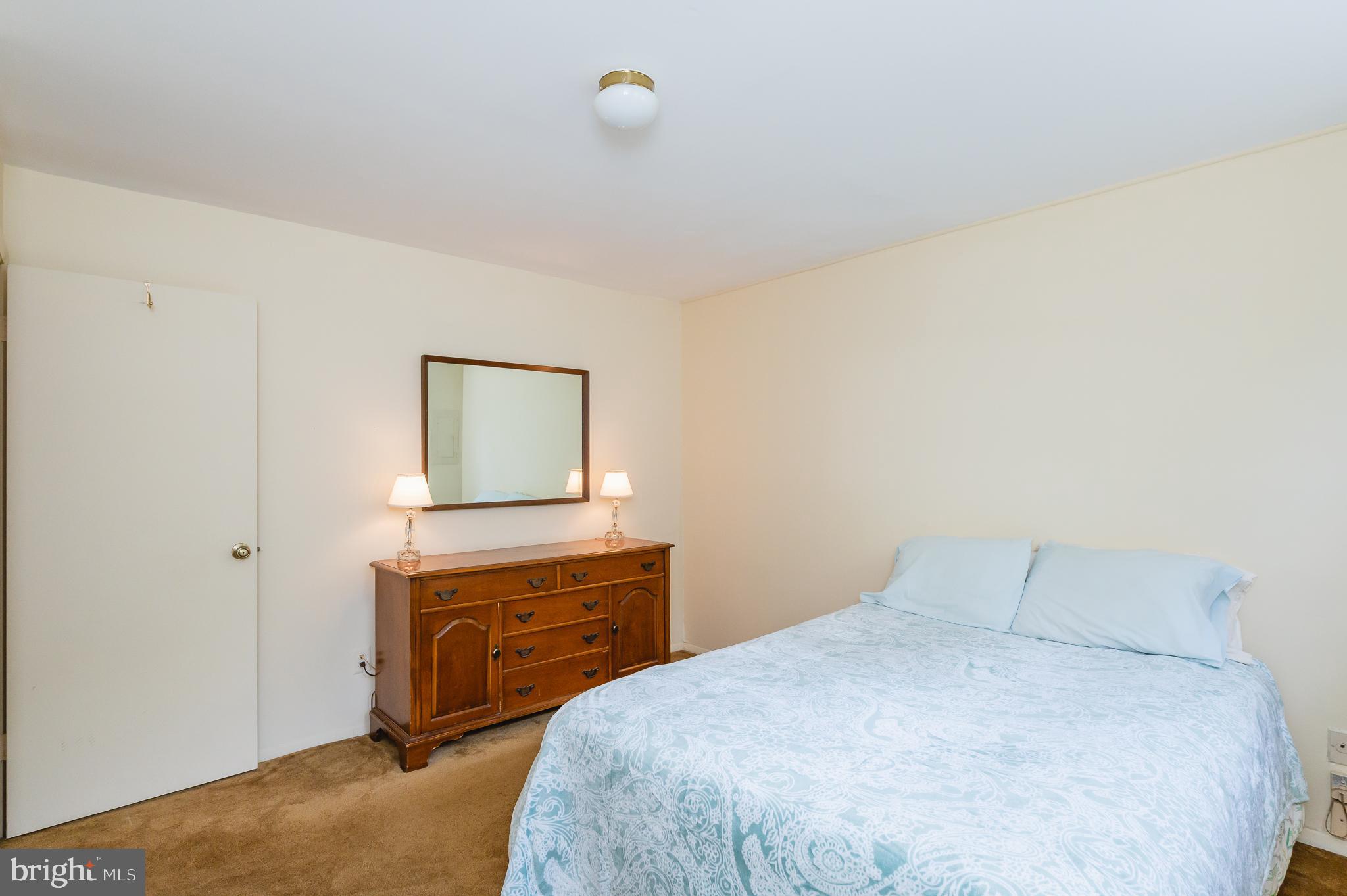 SILVER LAKE - Residential