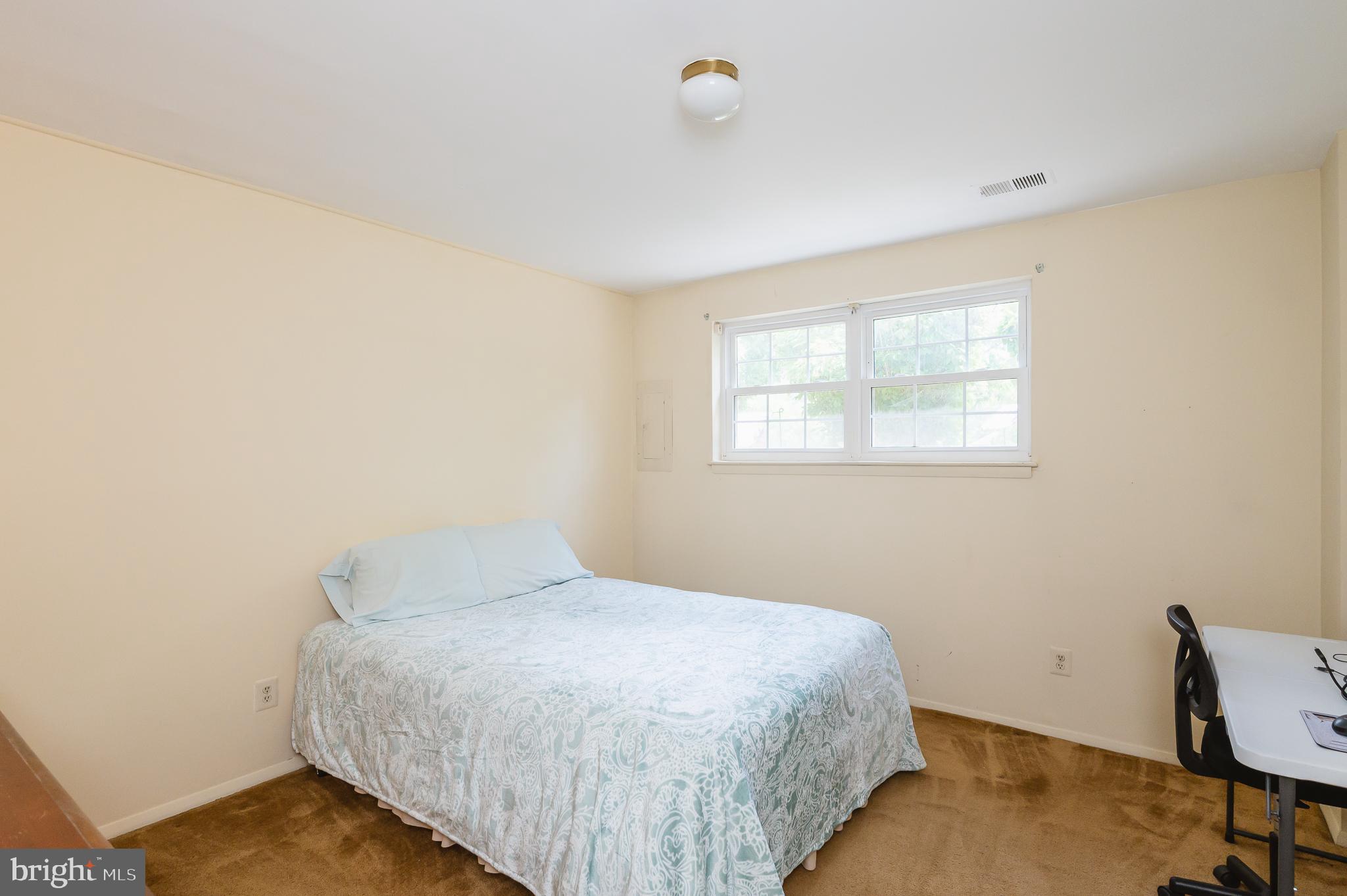 SILVER LAKE - Residential