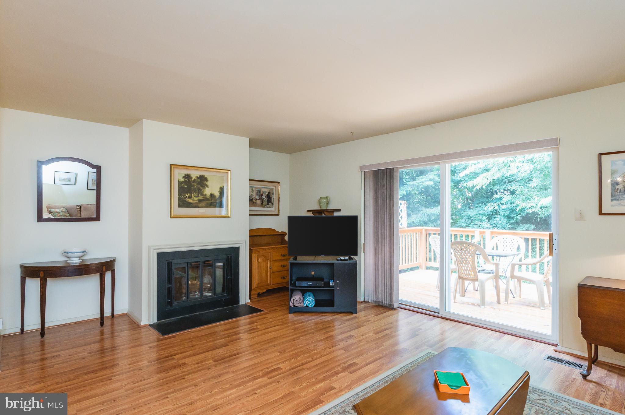 SILVER LAKE - Residential