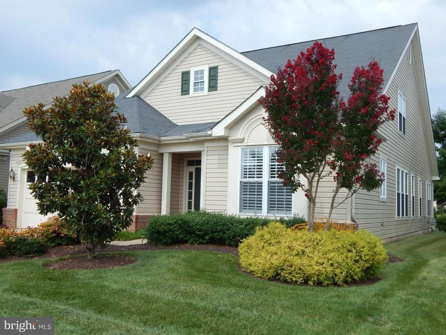 Beautiful Home with Amazing Views of the 5th Fairway in Nationally Recognized Heritage Hunt - 55+ Golf Course Community. Danbury II Model 3 BR / 3 Bath with Loft & Open Floor Plan. MBR with 2 Walk in Closets. Double sided Fire Place in LR&FR. Tons of Closet Space. Custom window shades-Douglas Blinds&Plantation Shutters. New Furnace, AC, & Refrigerator. Home has Security System & Sprinkler System.