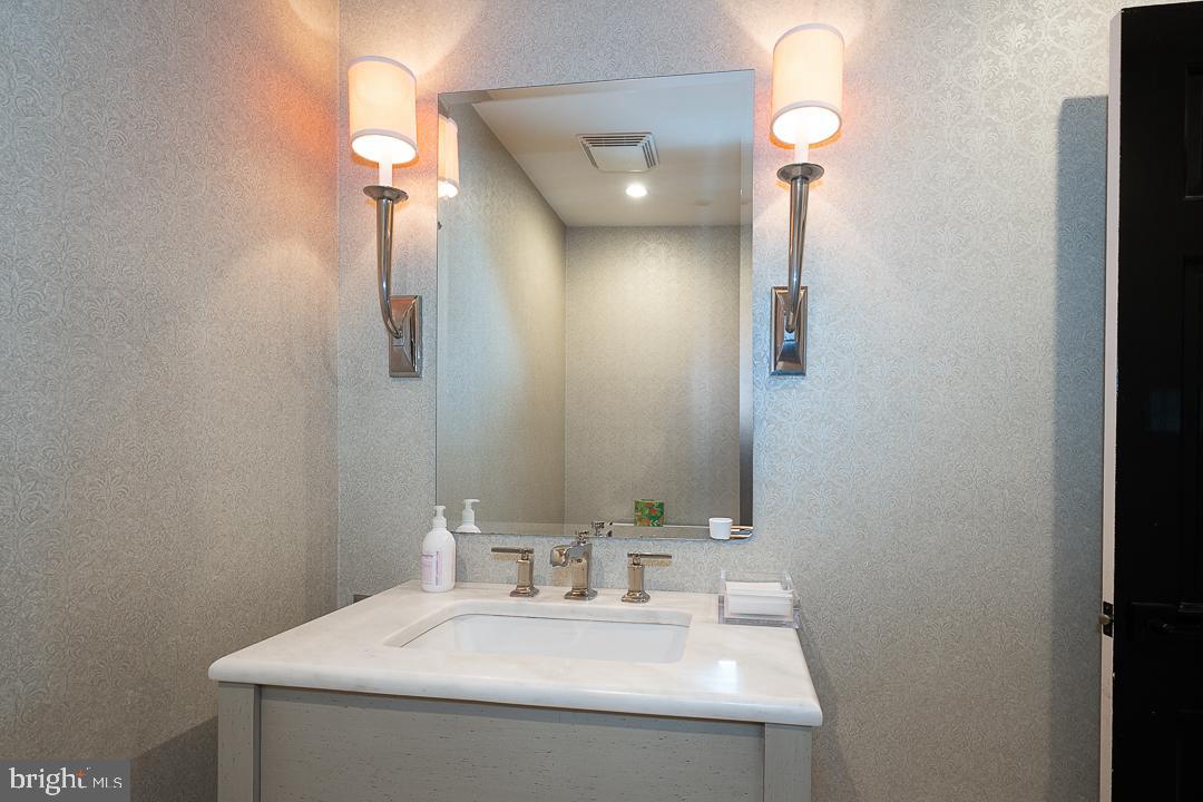 GLADWYNE - Residential