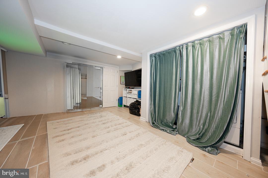 GLADWYNE - Residential