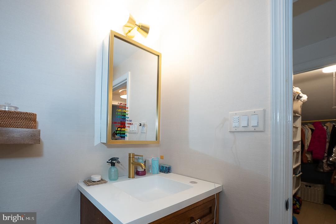 GLADWYNE - Residential