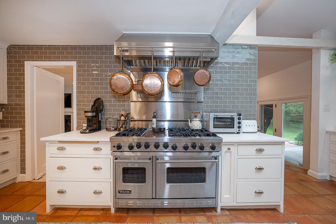 GLADWYNE - Residential