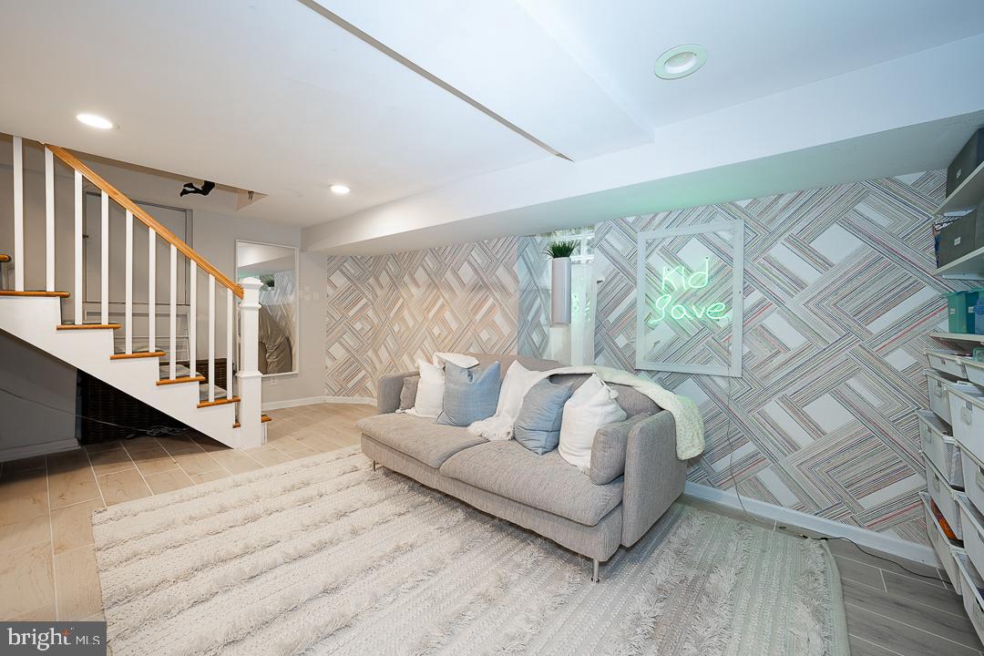 GLADWYNE - Residential