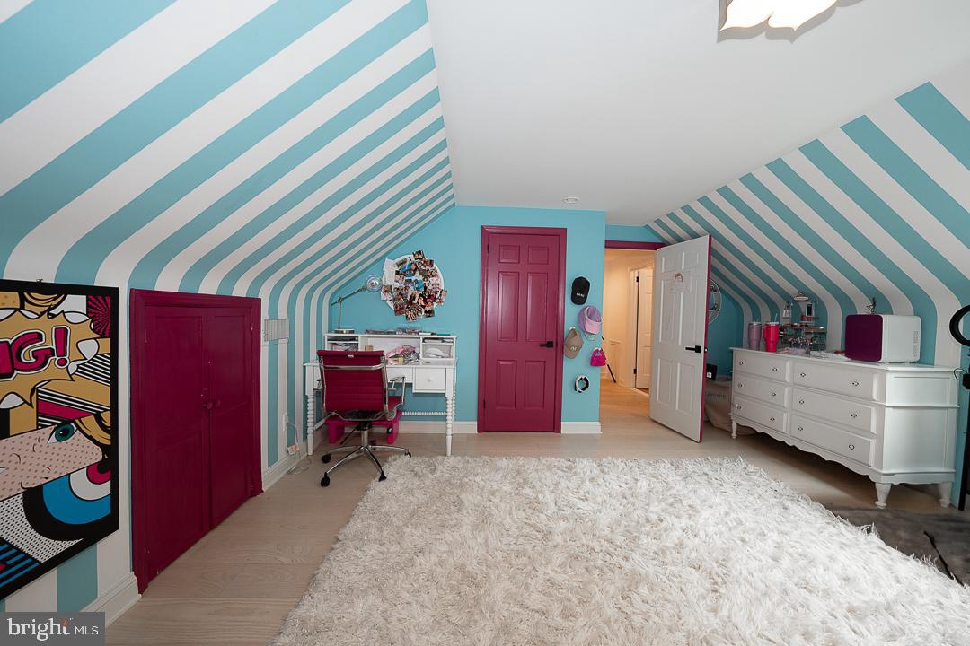 GLADWYNE - Residential