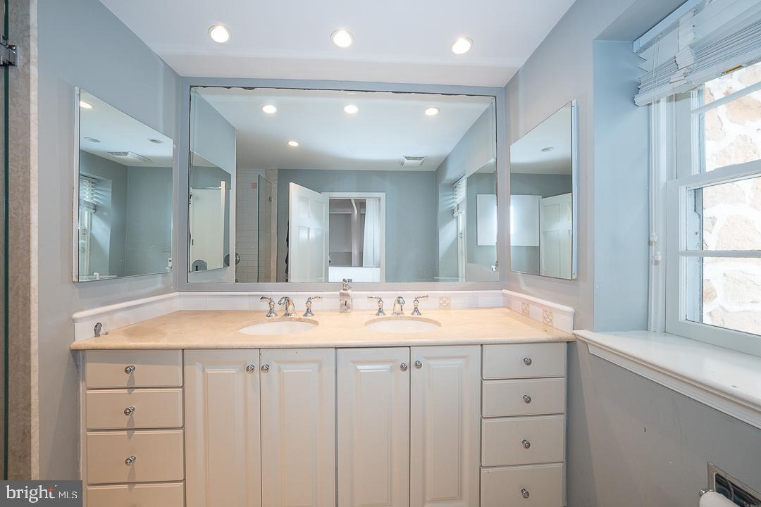 GLADWYNE - Residential