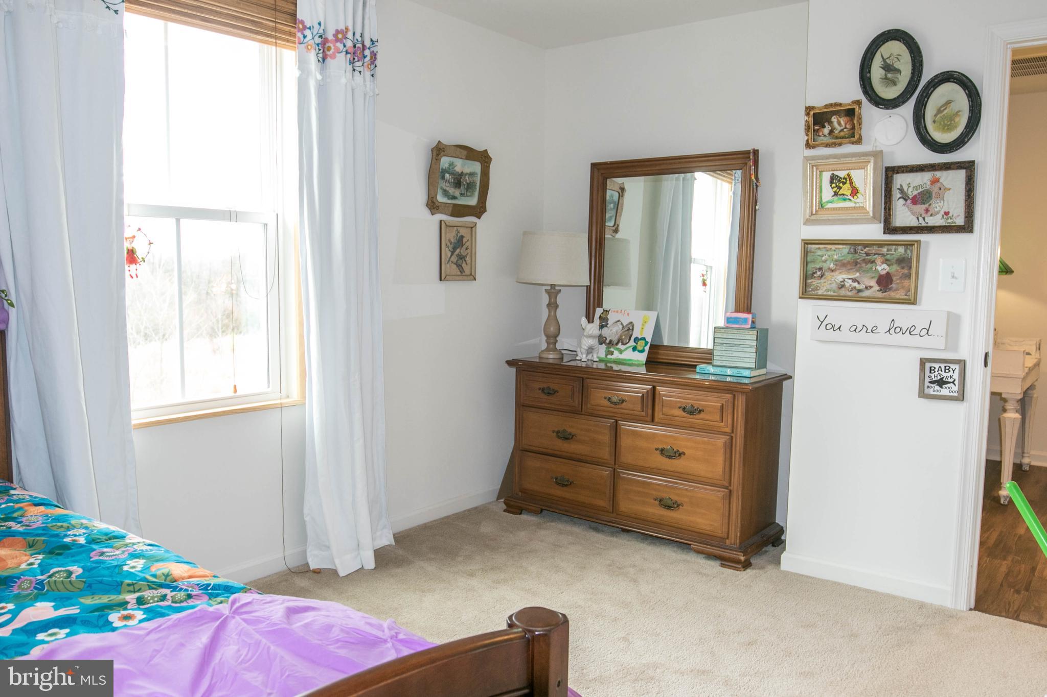 THREE FLAGS - Residential