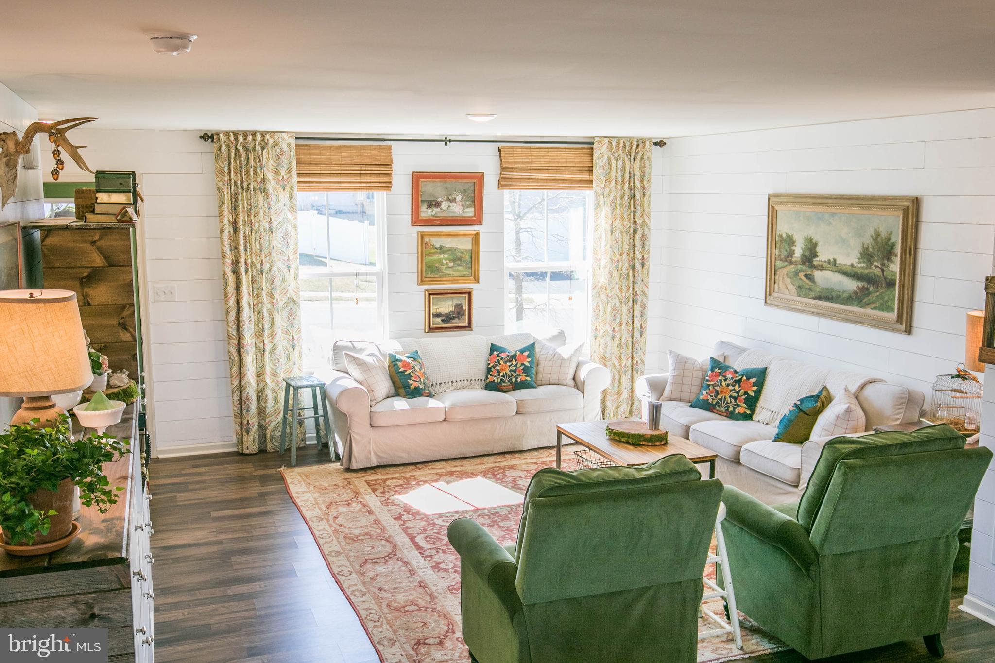 THREE FLAGS - Residential