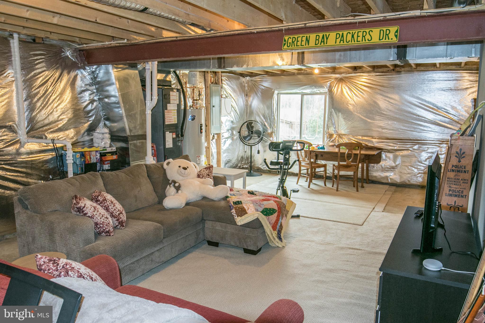 THREE FLAGS - Residential