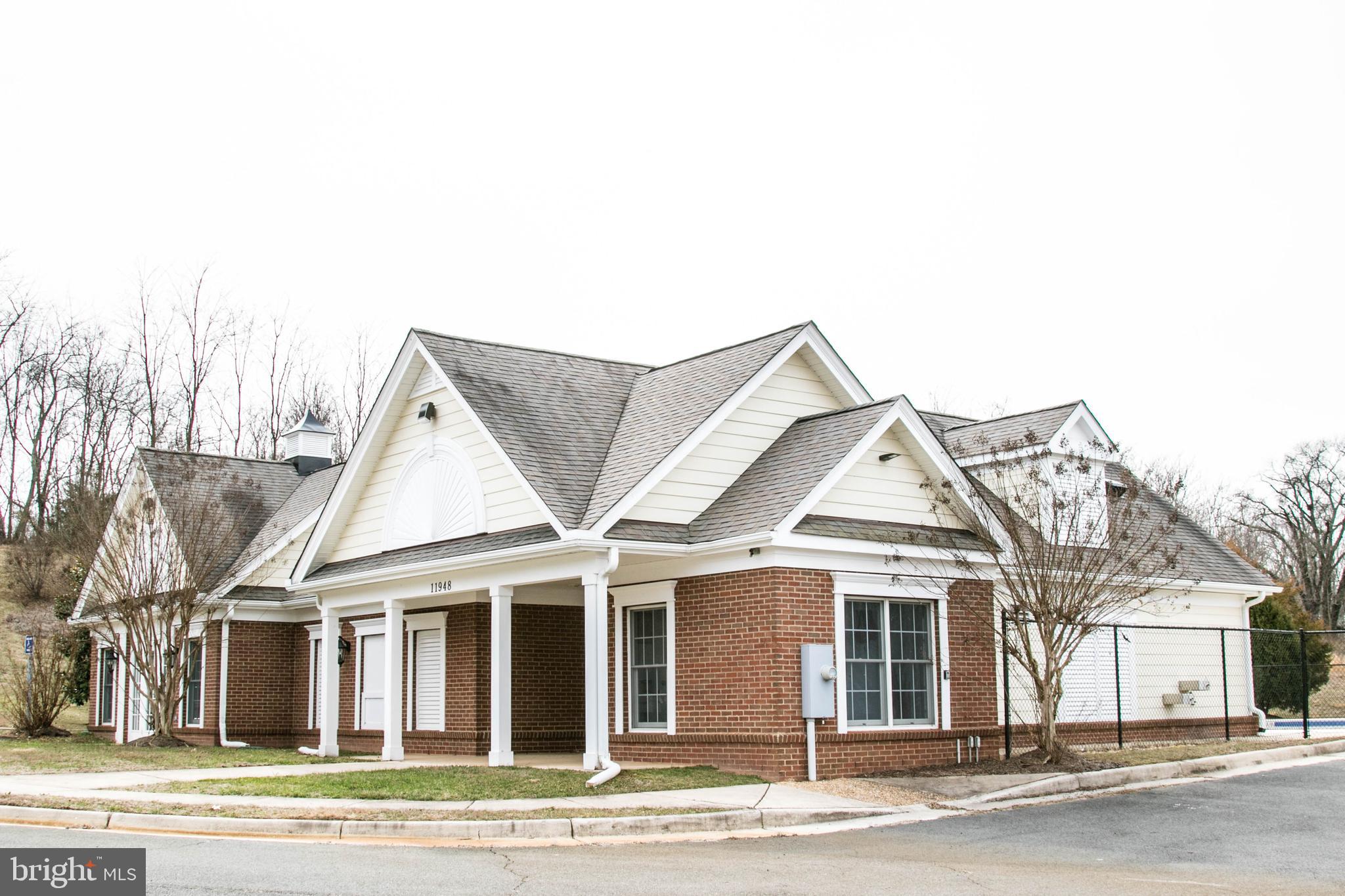 THREE FLAGS - Residential