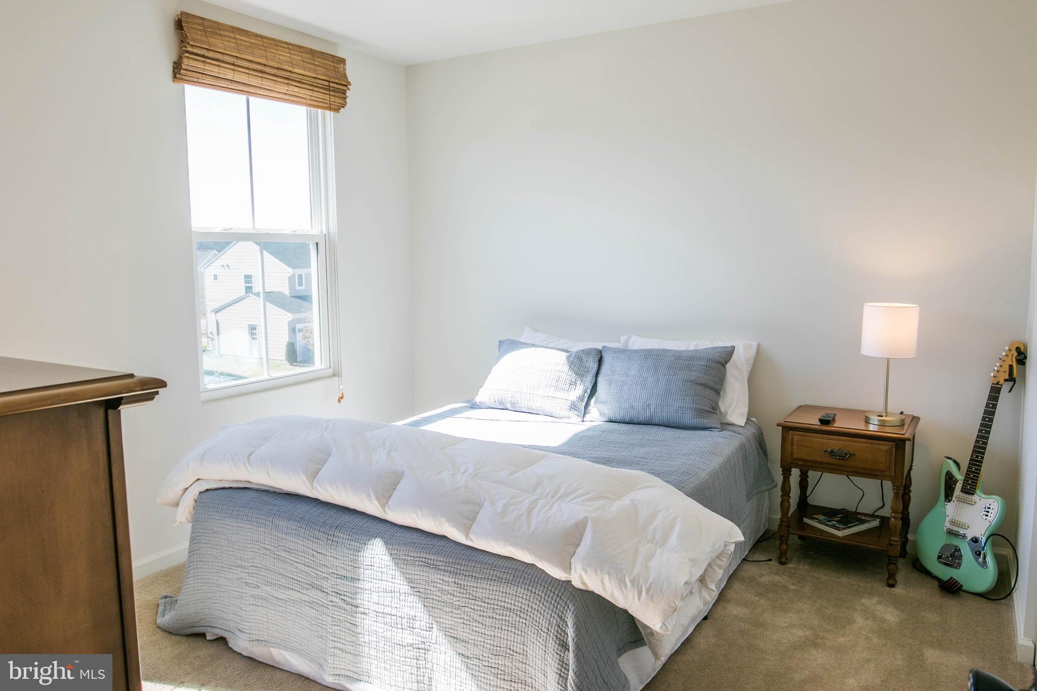 THREE FLAGS - Residential