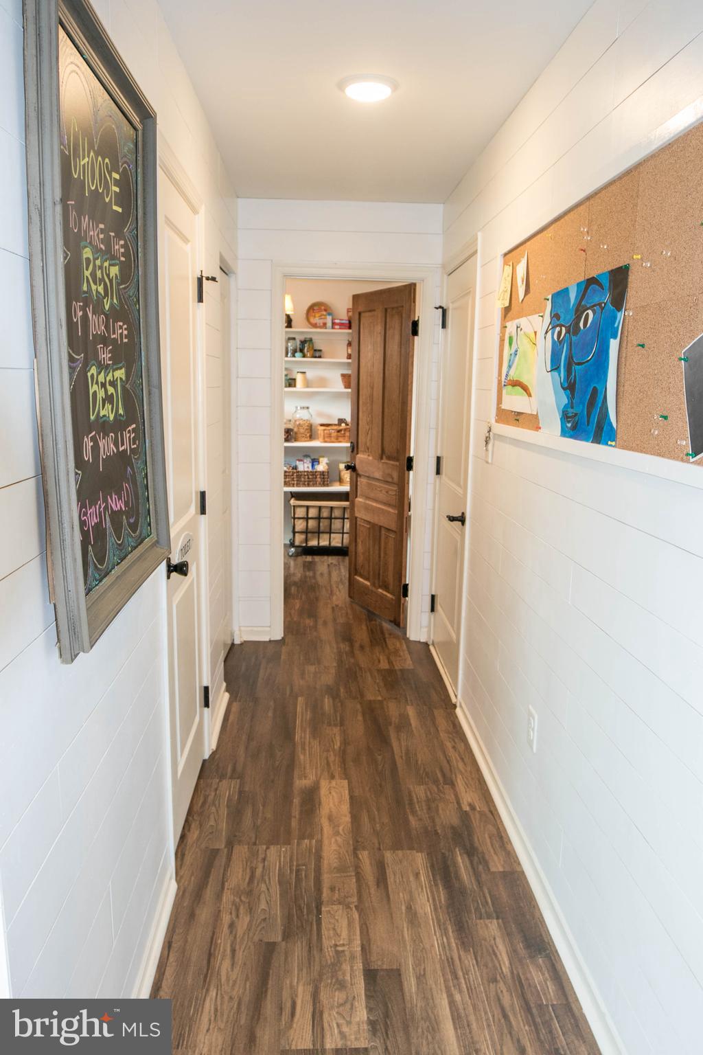 THREE FLAGS - Residential