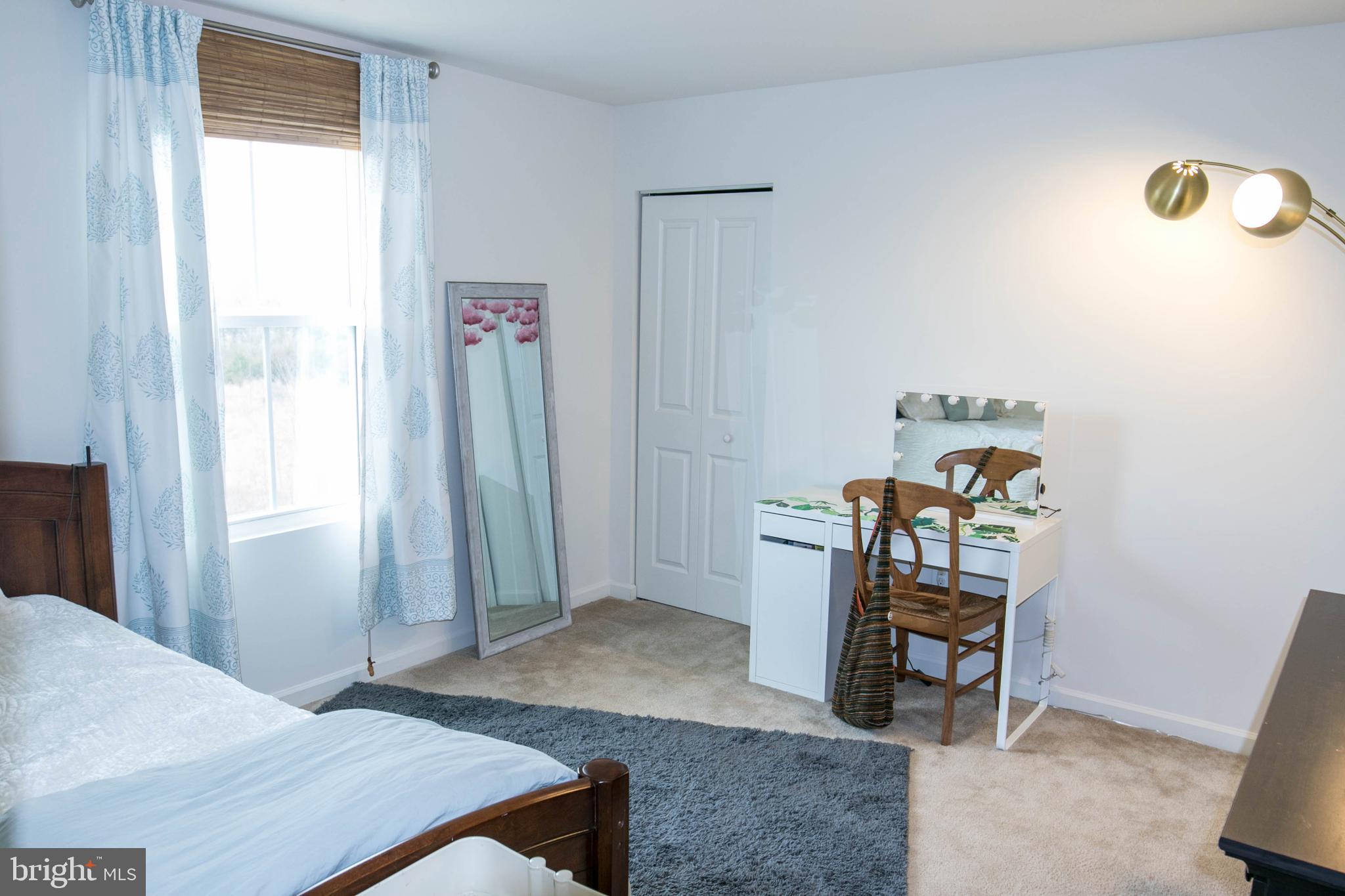 THREE FLAGS - Residential