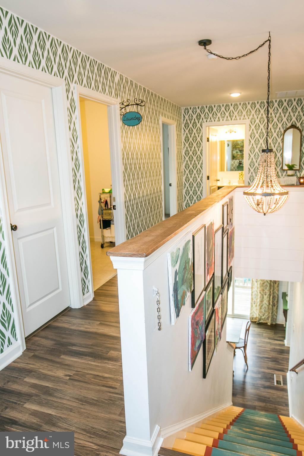 THREE FLAGS - Residential