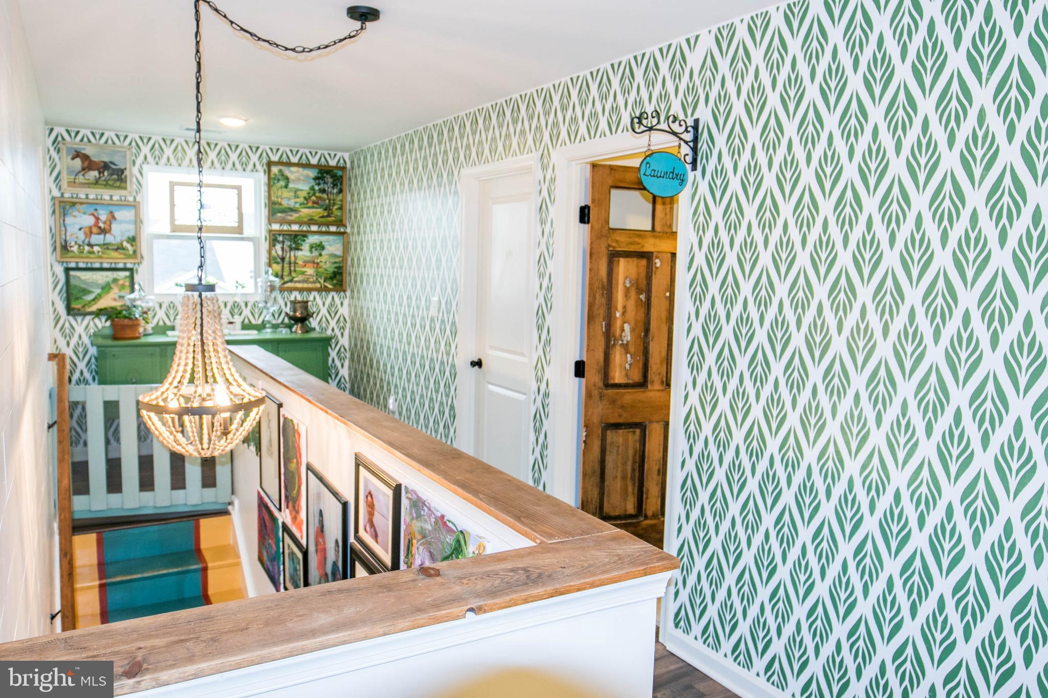 THREE FLAGS - Residential