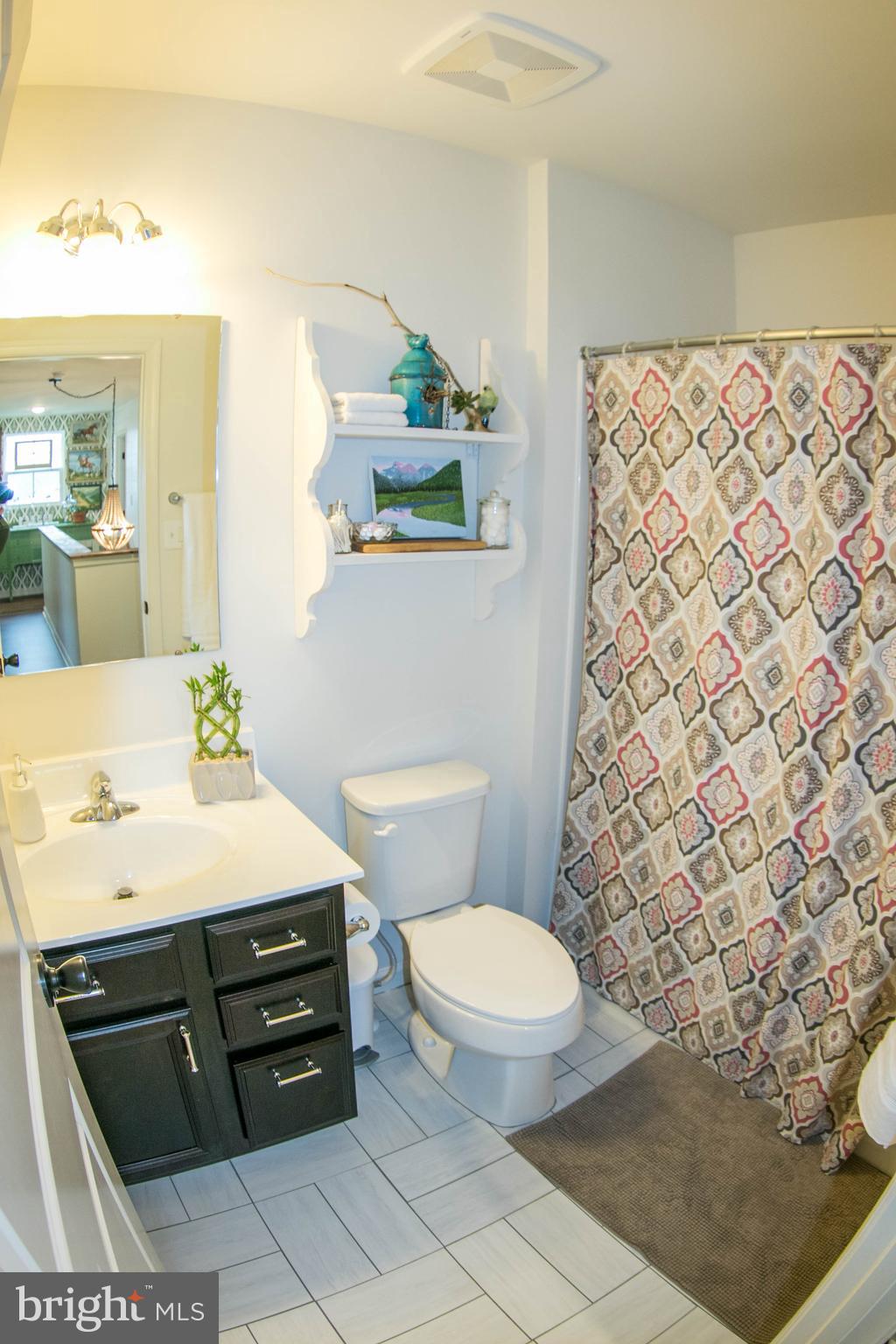 THREE FLAGS - Residential