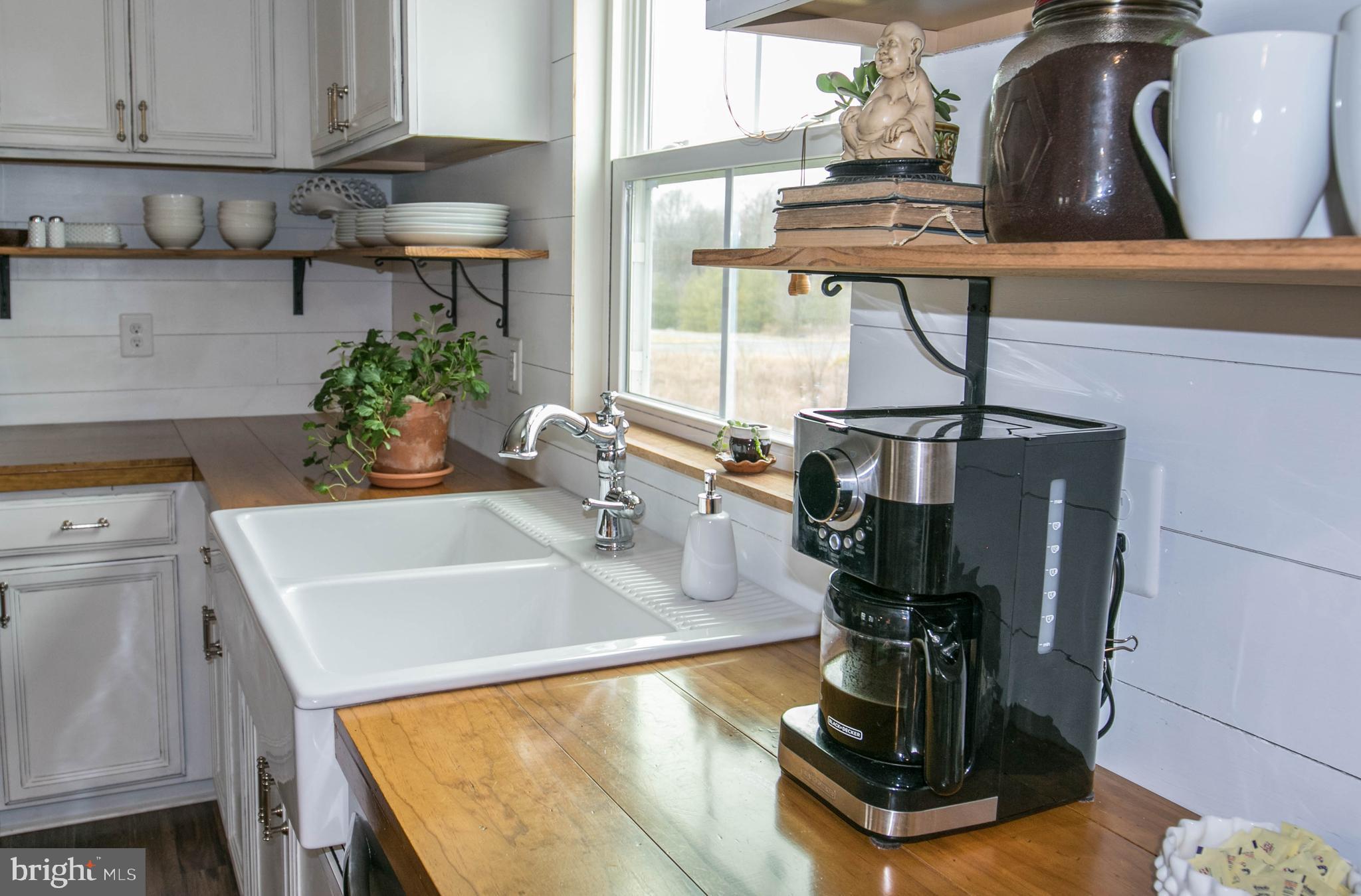 THREE FLAGS - Residential