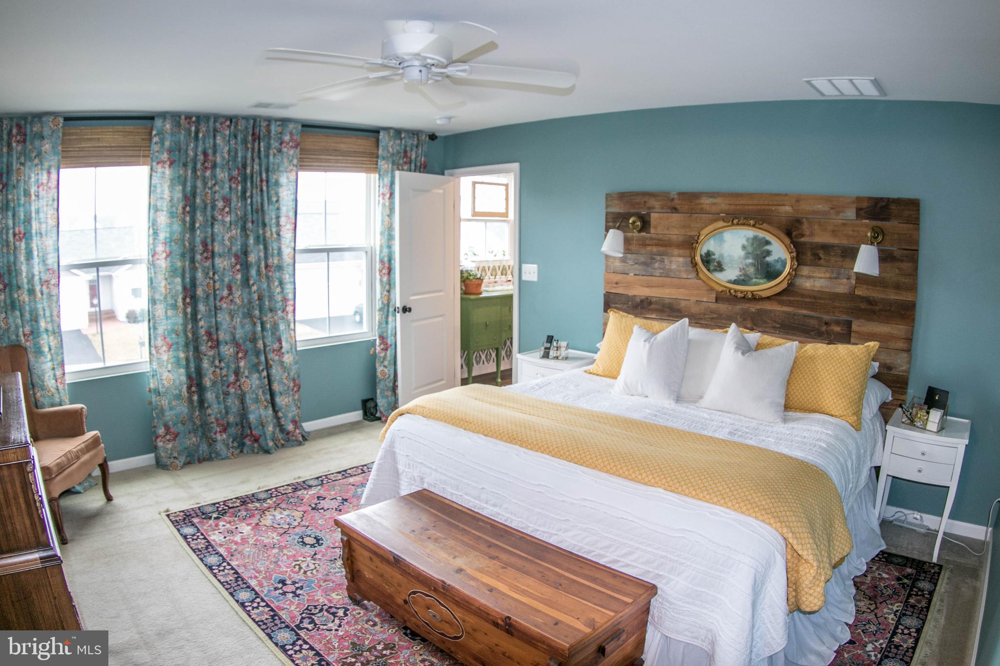 THREE FLAGS - Residential