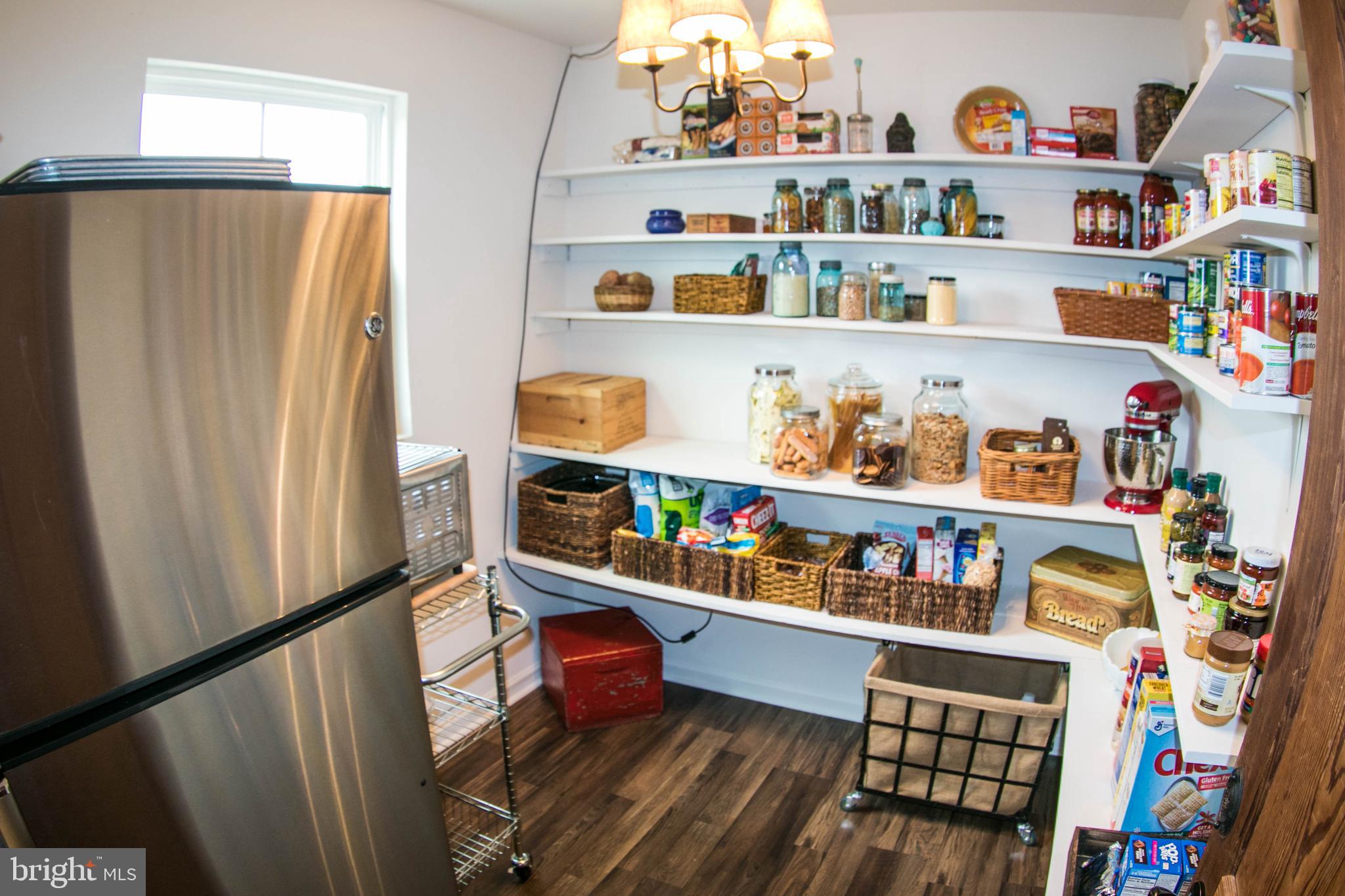 THREE FLAGS - Residential