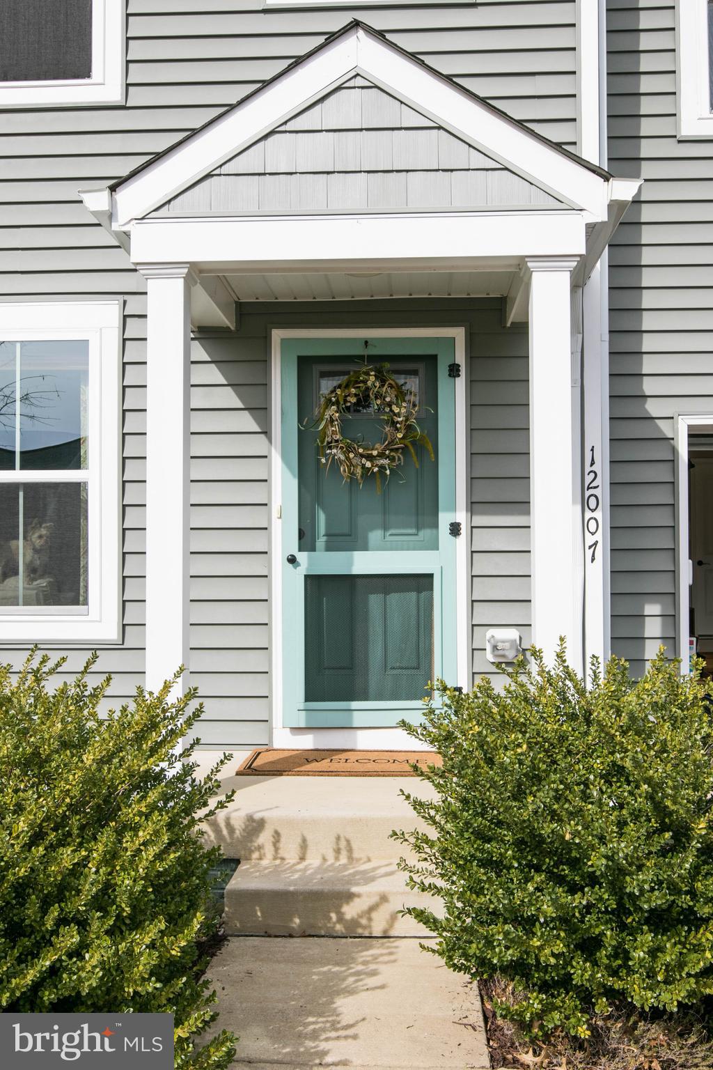 THREE FLAGS - Residential