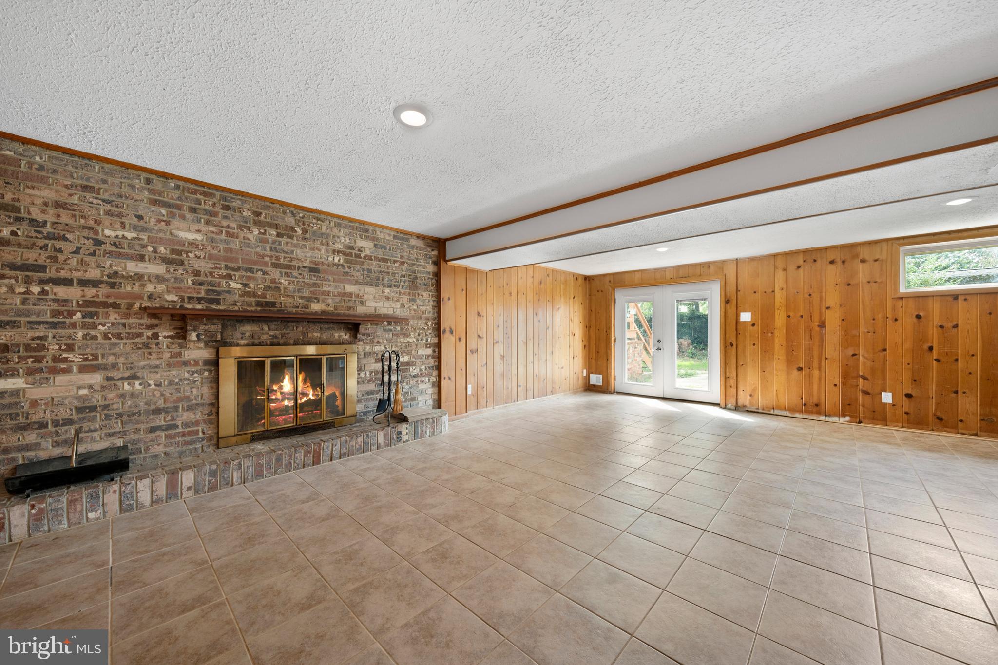 COUNTRY CLUB SOUTH - Residential