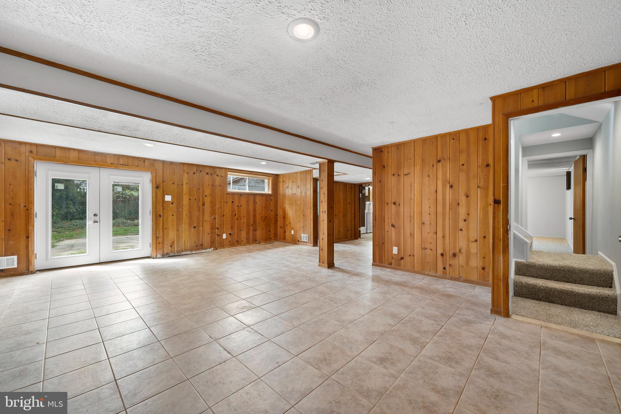 COUNTRY CLUB SOUTH - Residential