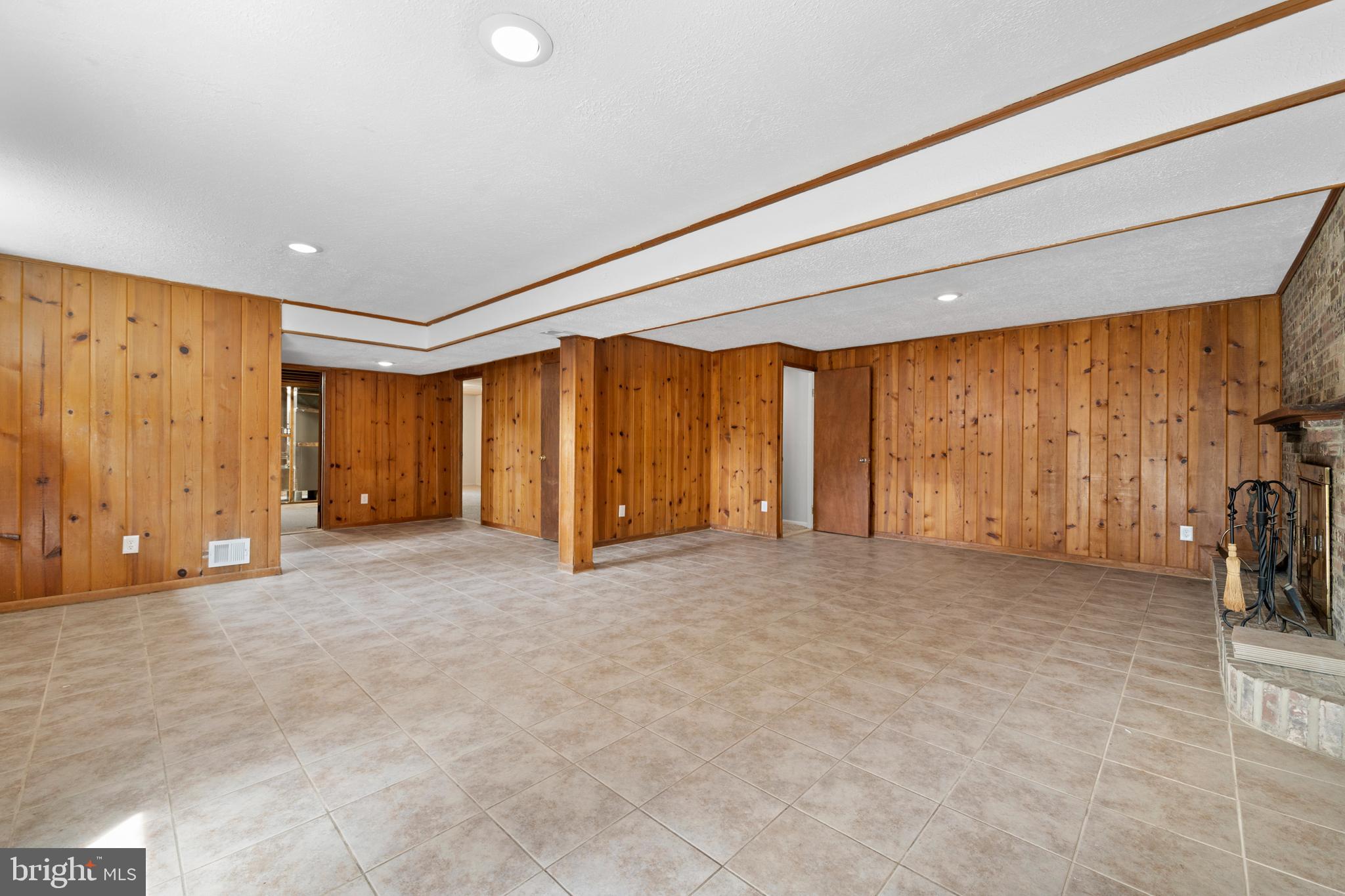 COUNTRY CLUB SOUTH - Residential