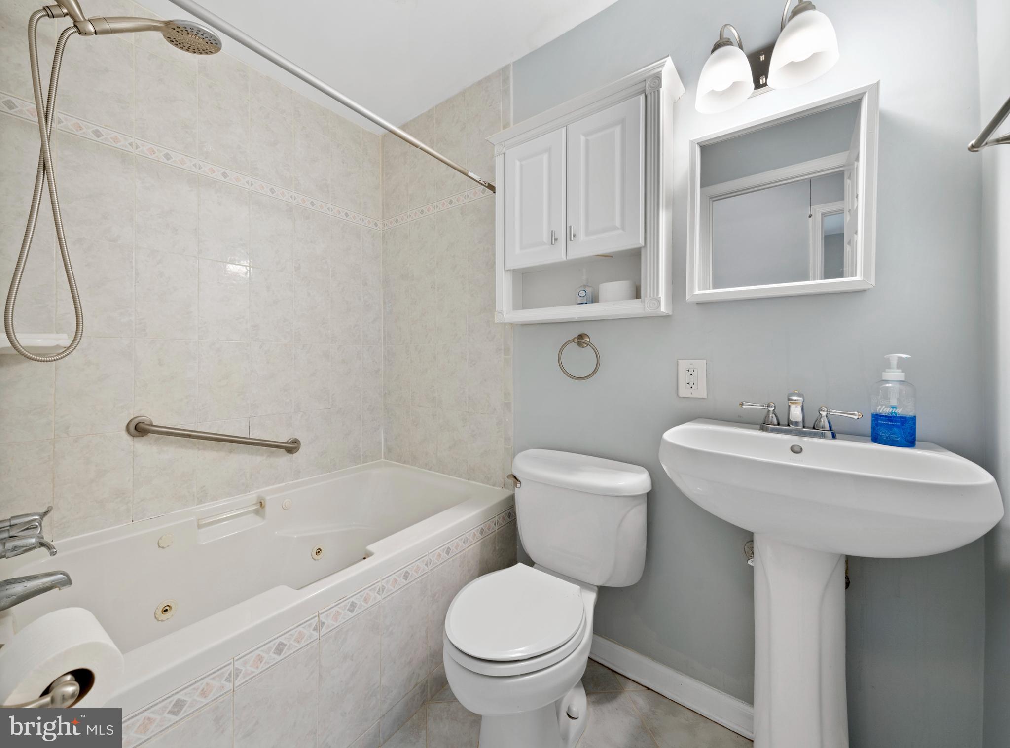 COUNTRY CLUB SOUTH - Residential