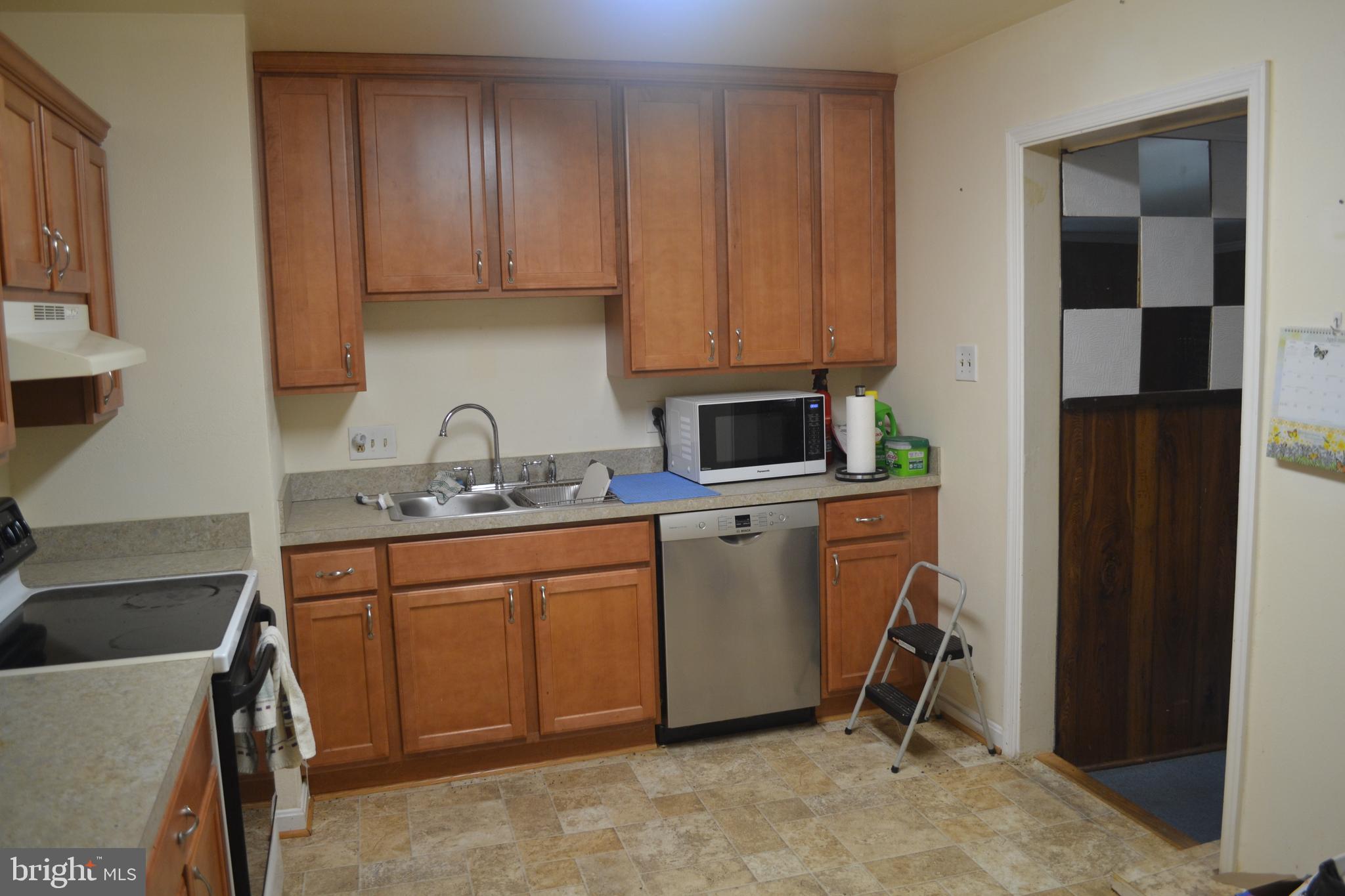 706 S DOGWOOD COURT