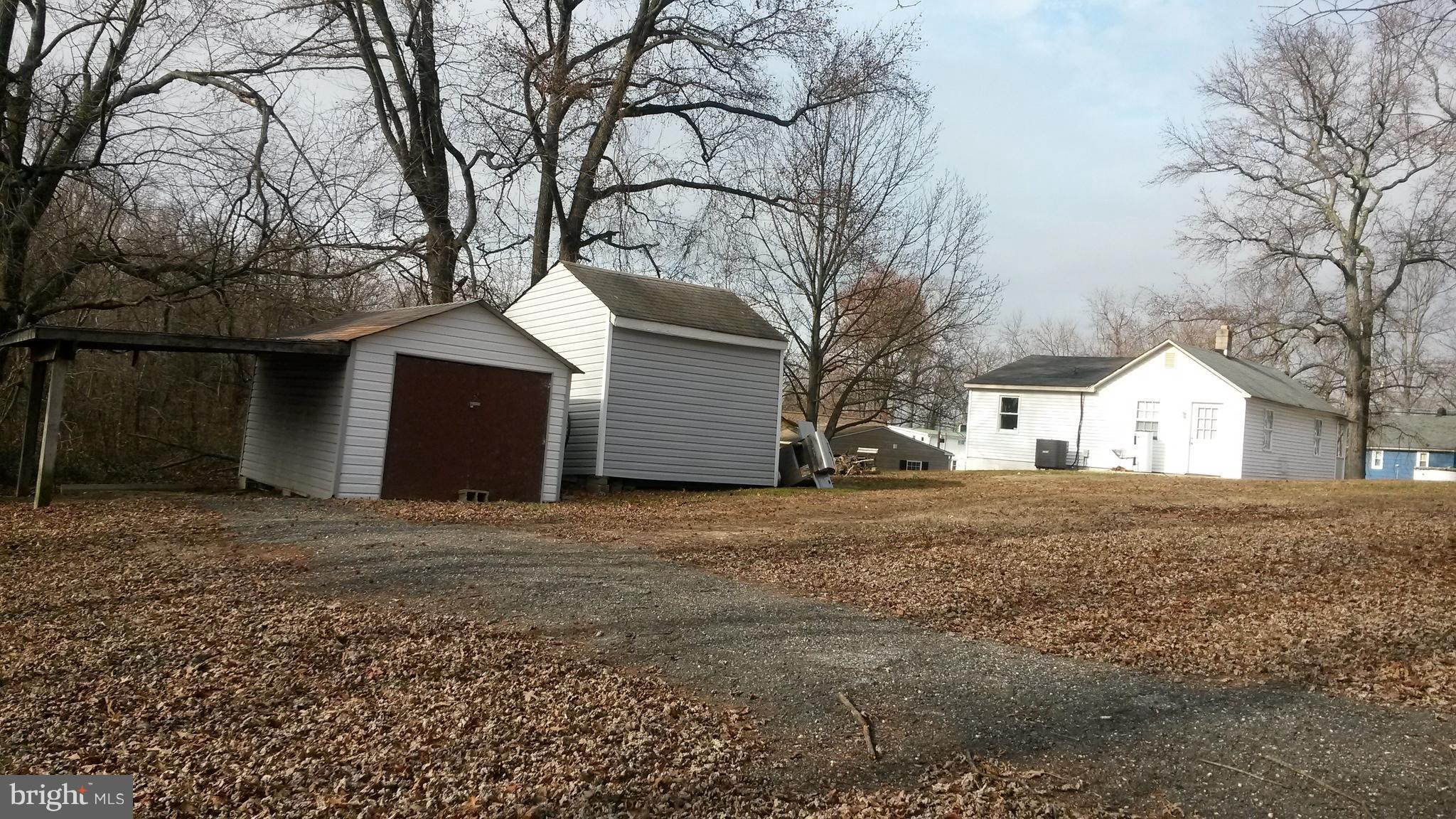 HENLEY'S PARK - Residential Lease