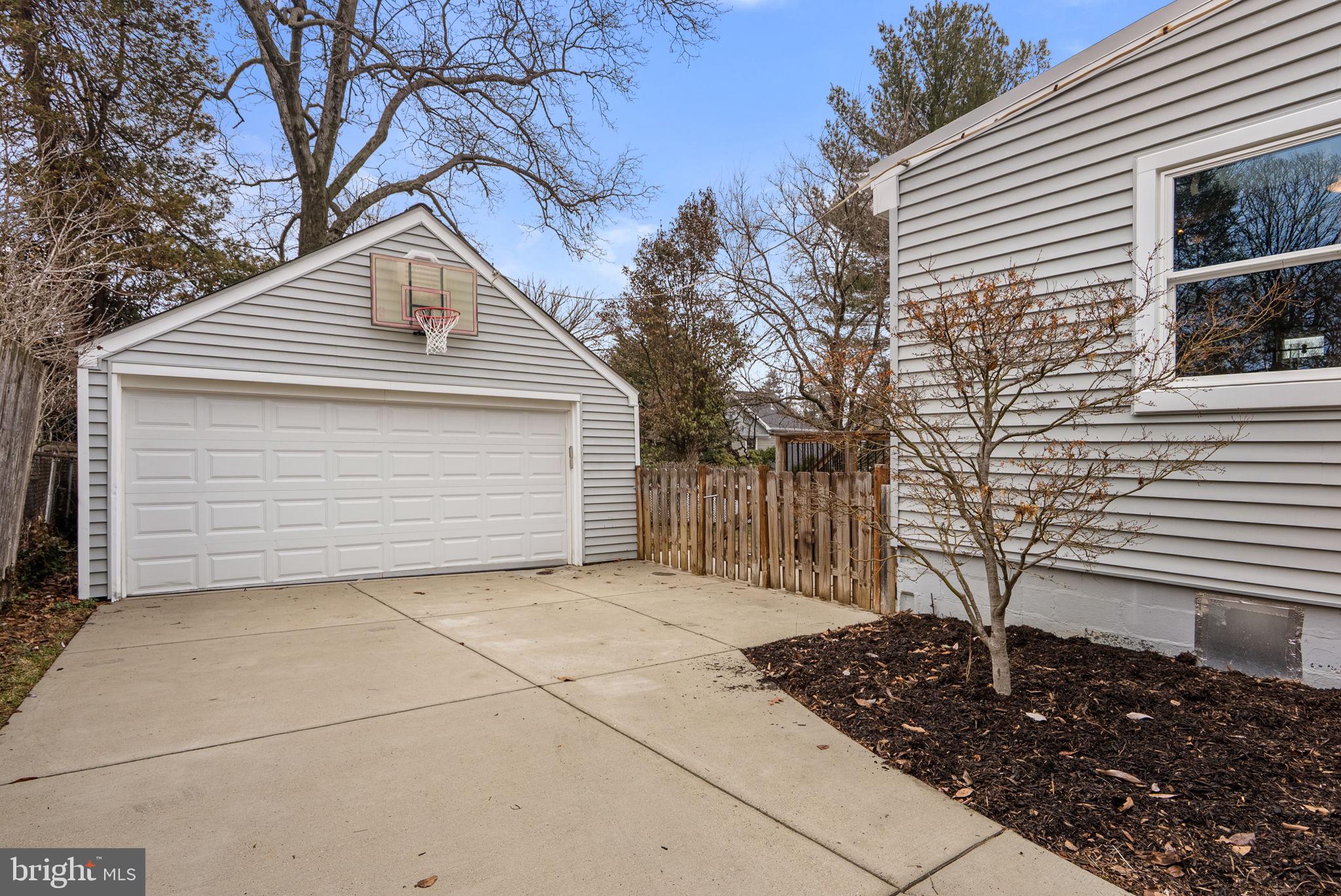 WOODMOOR - Residential