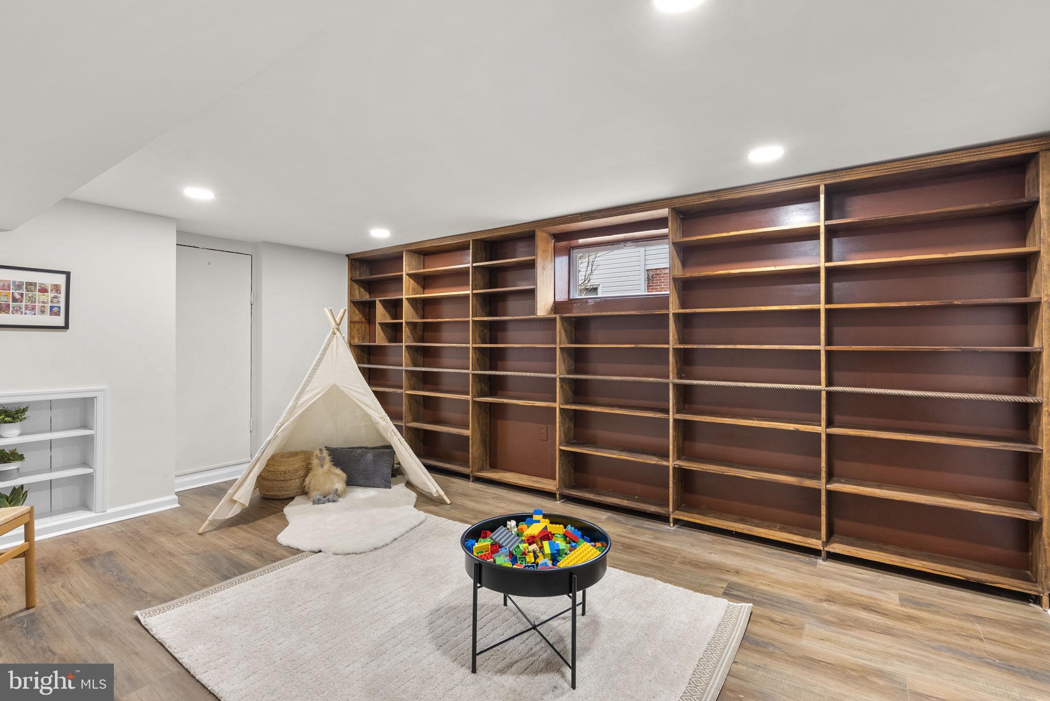 WOODMOOR - Residential