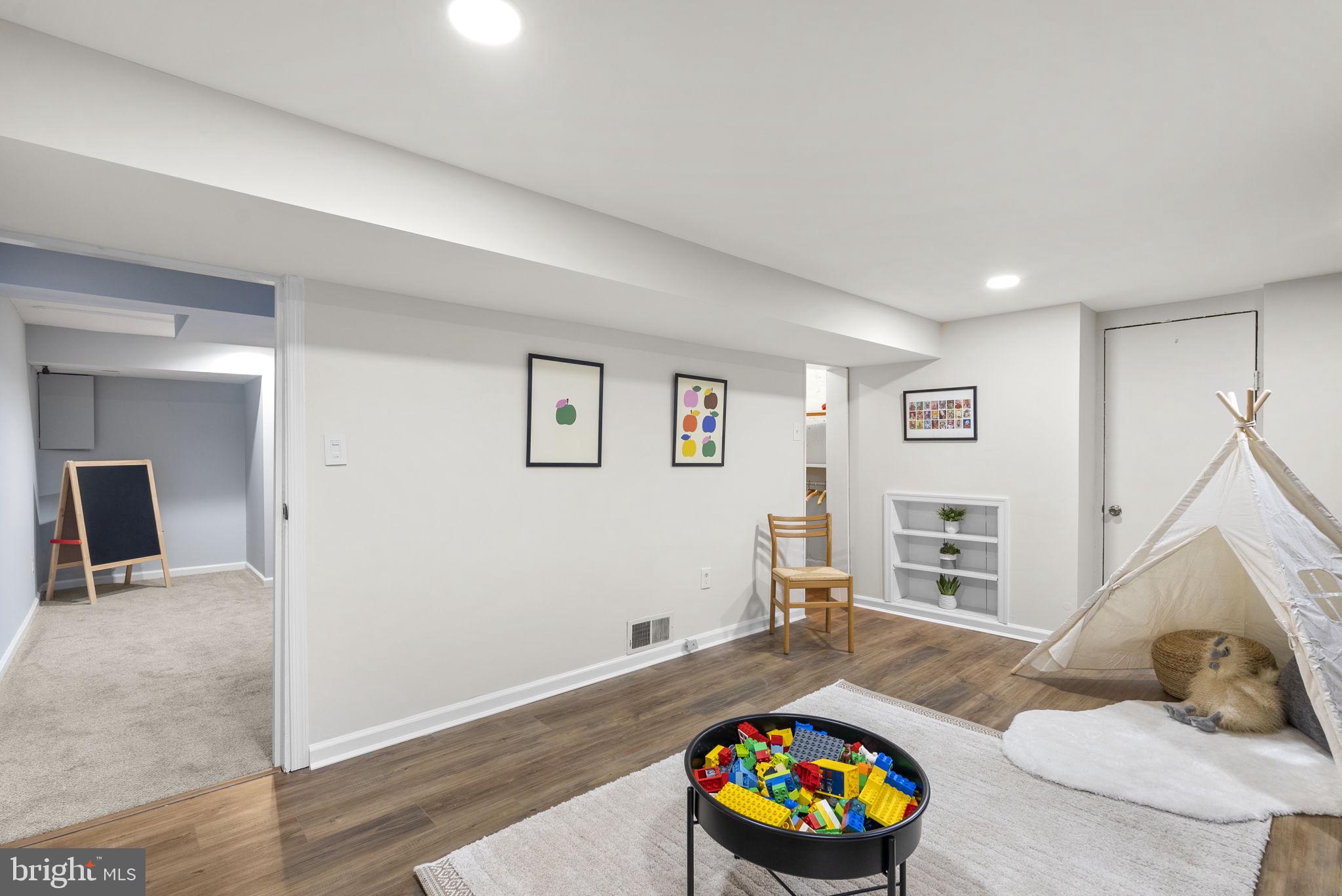 WOODMOOR - Residential