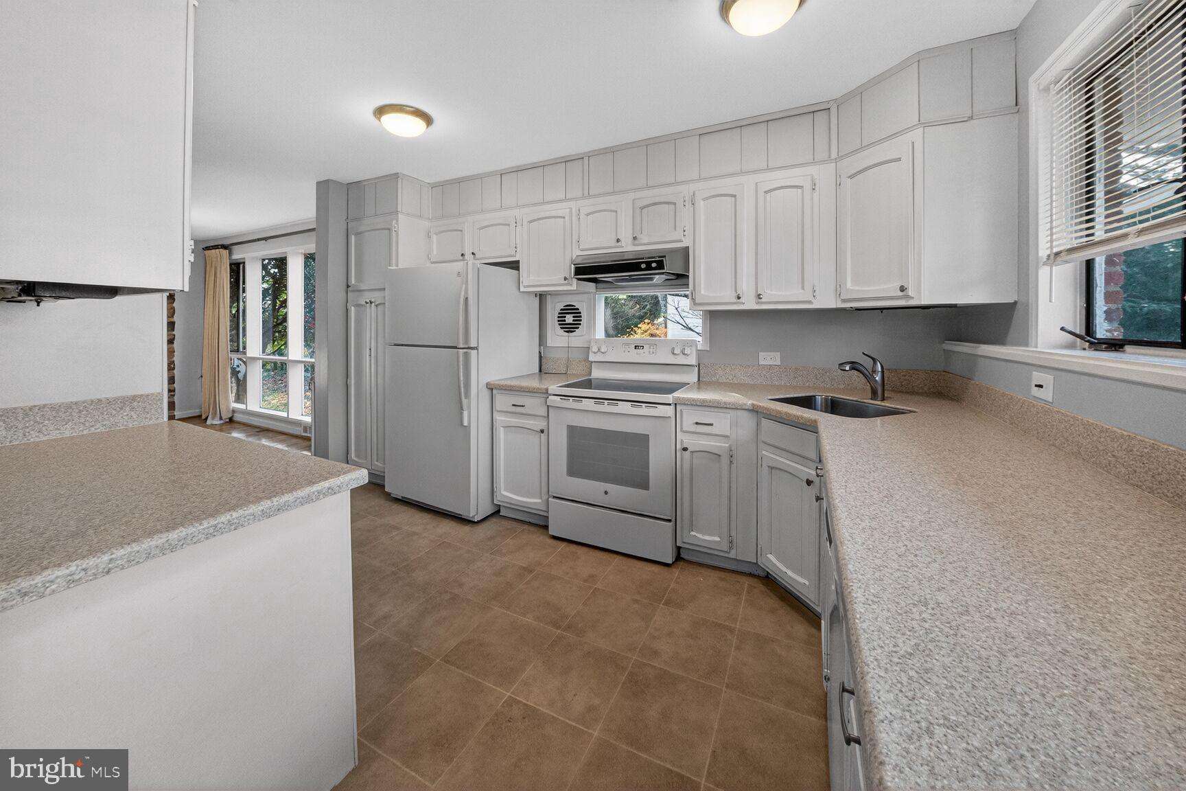 WILDWOOD MANOR - Residential Lease