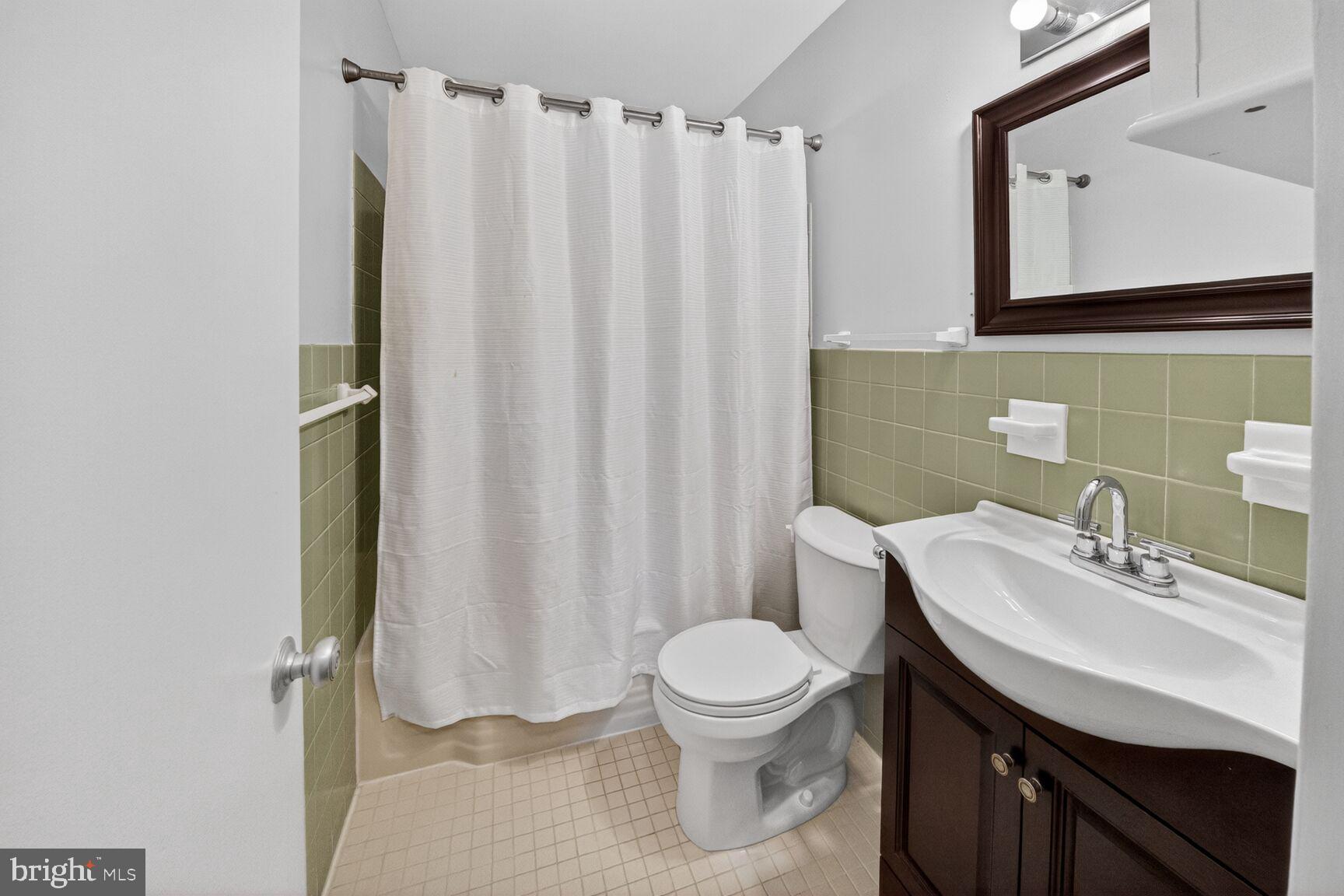 WILDWOOD MANOR - Residential Lease