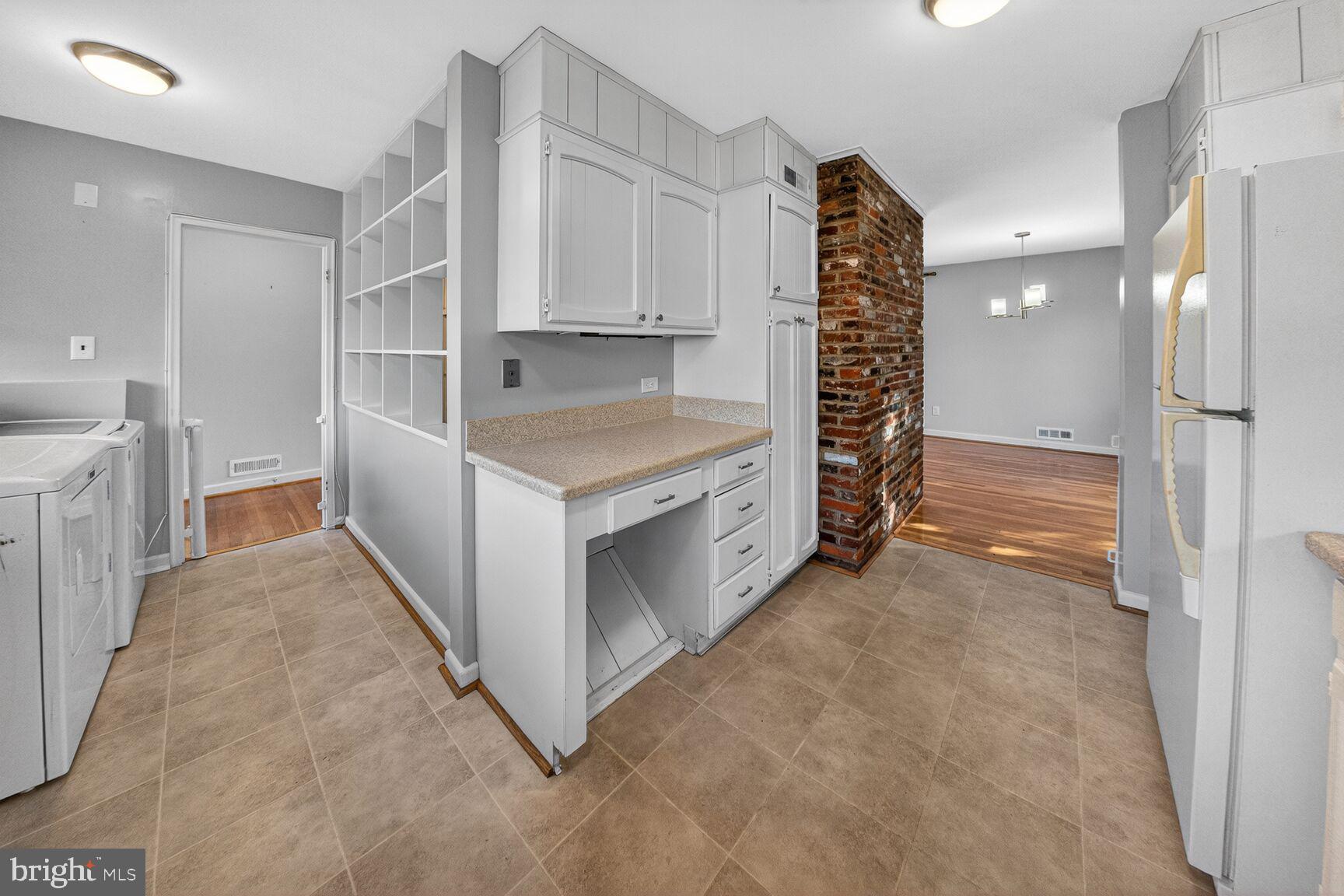 WILDWOOD MANOR - Residential Lease