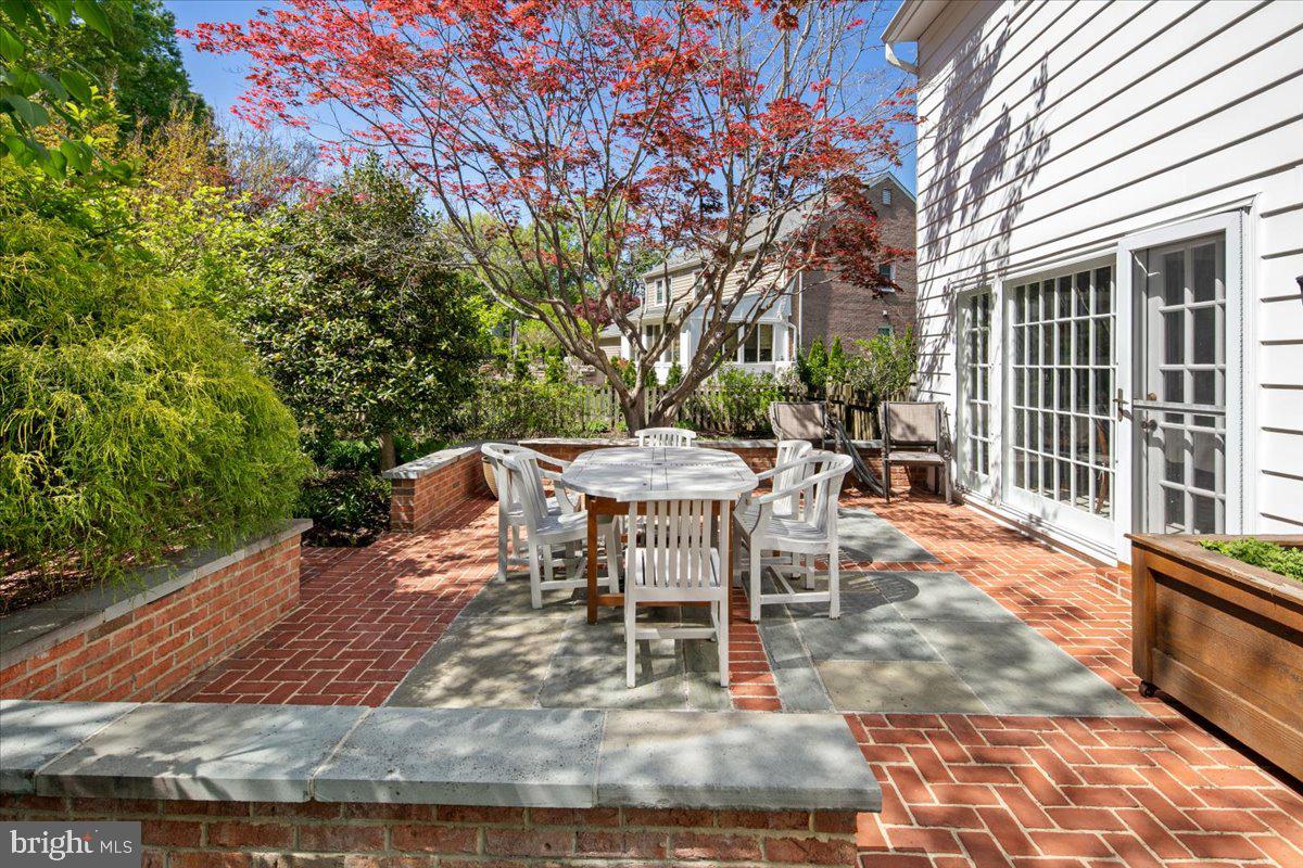 RIVERWOOD - Residential