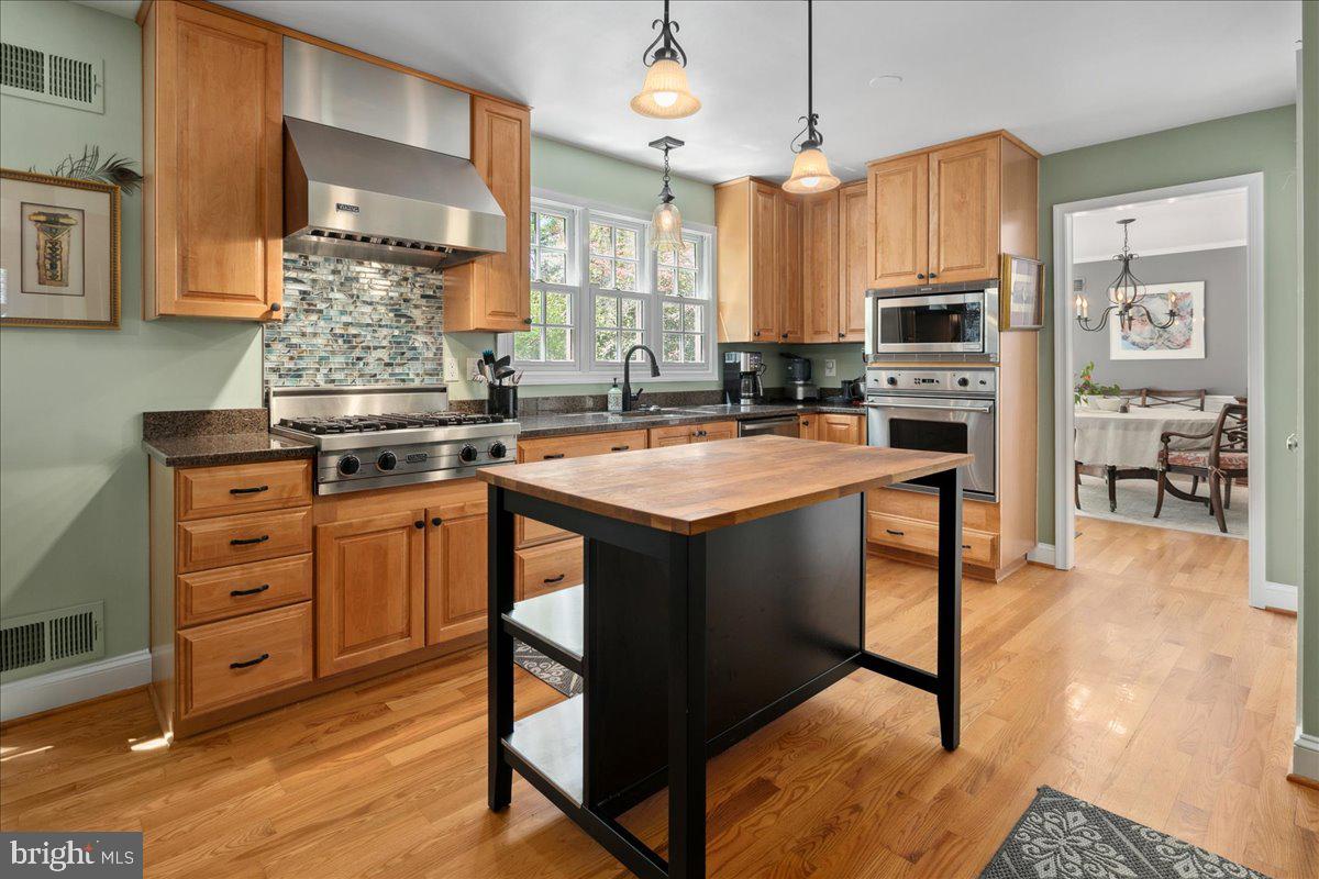 RIVERWOOD - Residential