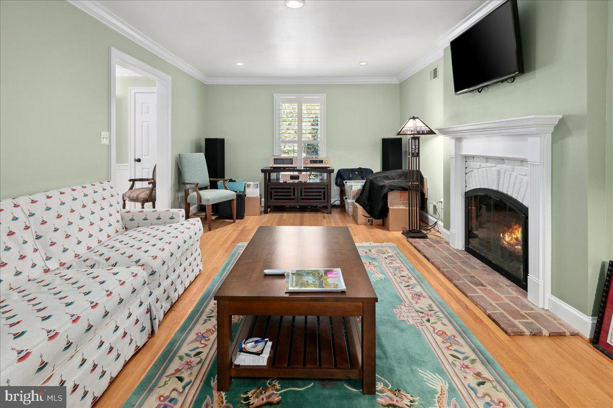 RIVERWOOD - Residential