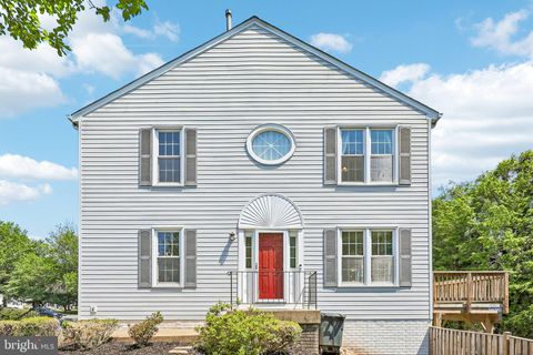 Townhouse For Sale - 739 Arbor Court<br/> WARRENTON, VA 20186