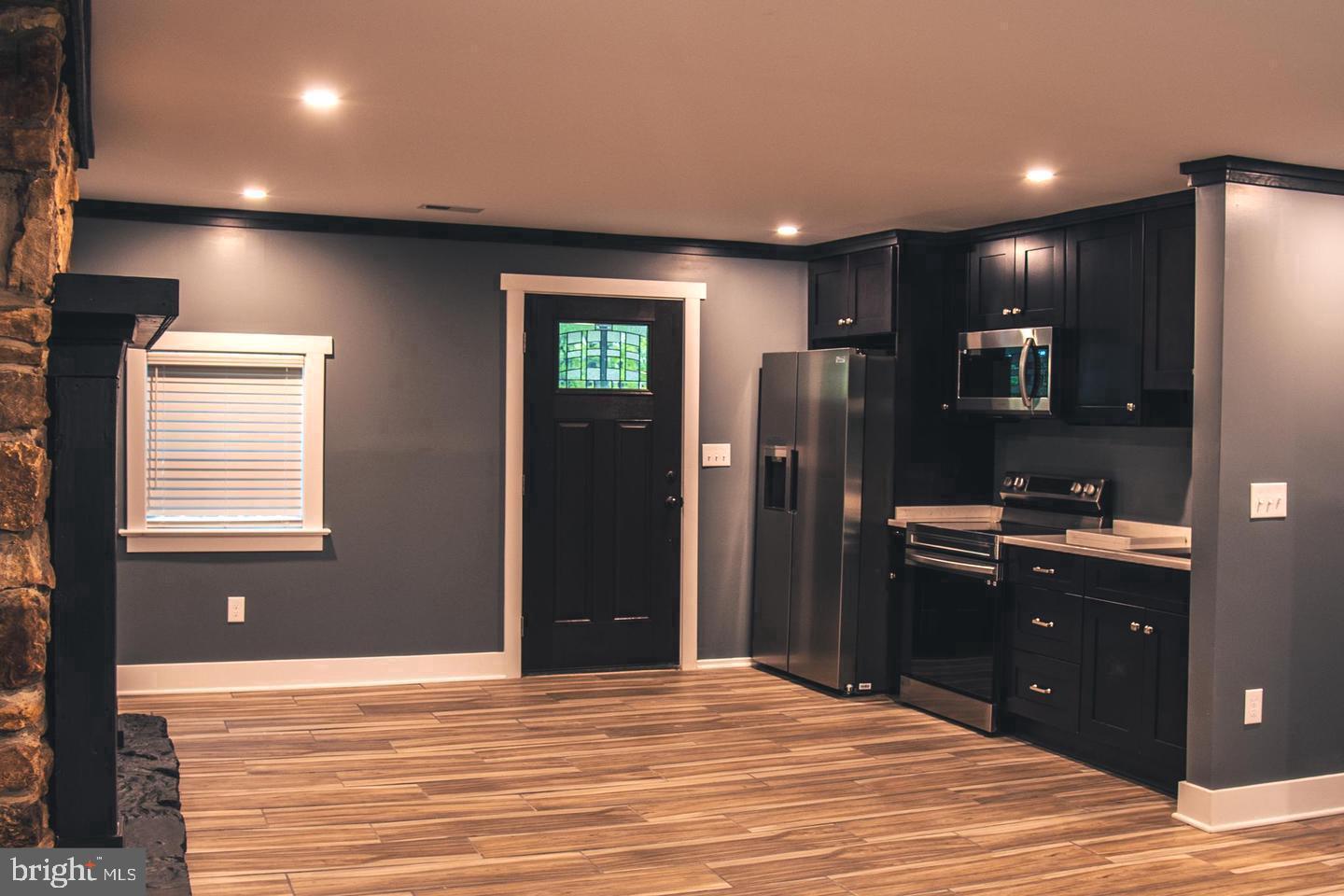 220 RETREAT LANE