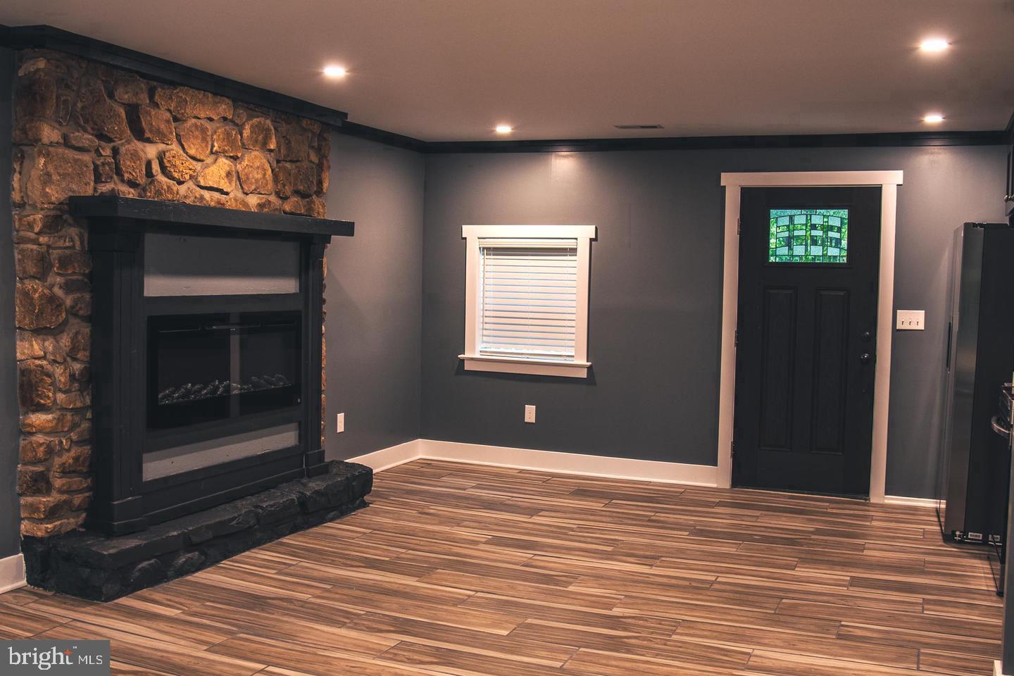 220 RETREAT LANE