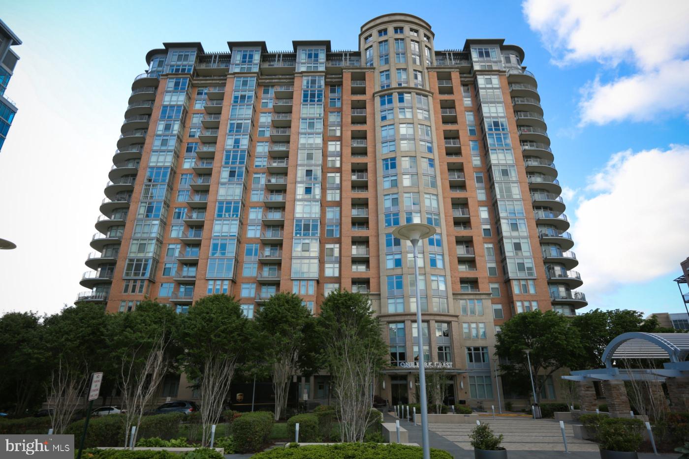 ONE PARK CREST CONDOMINIUM - Residential Lease